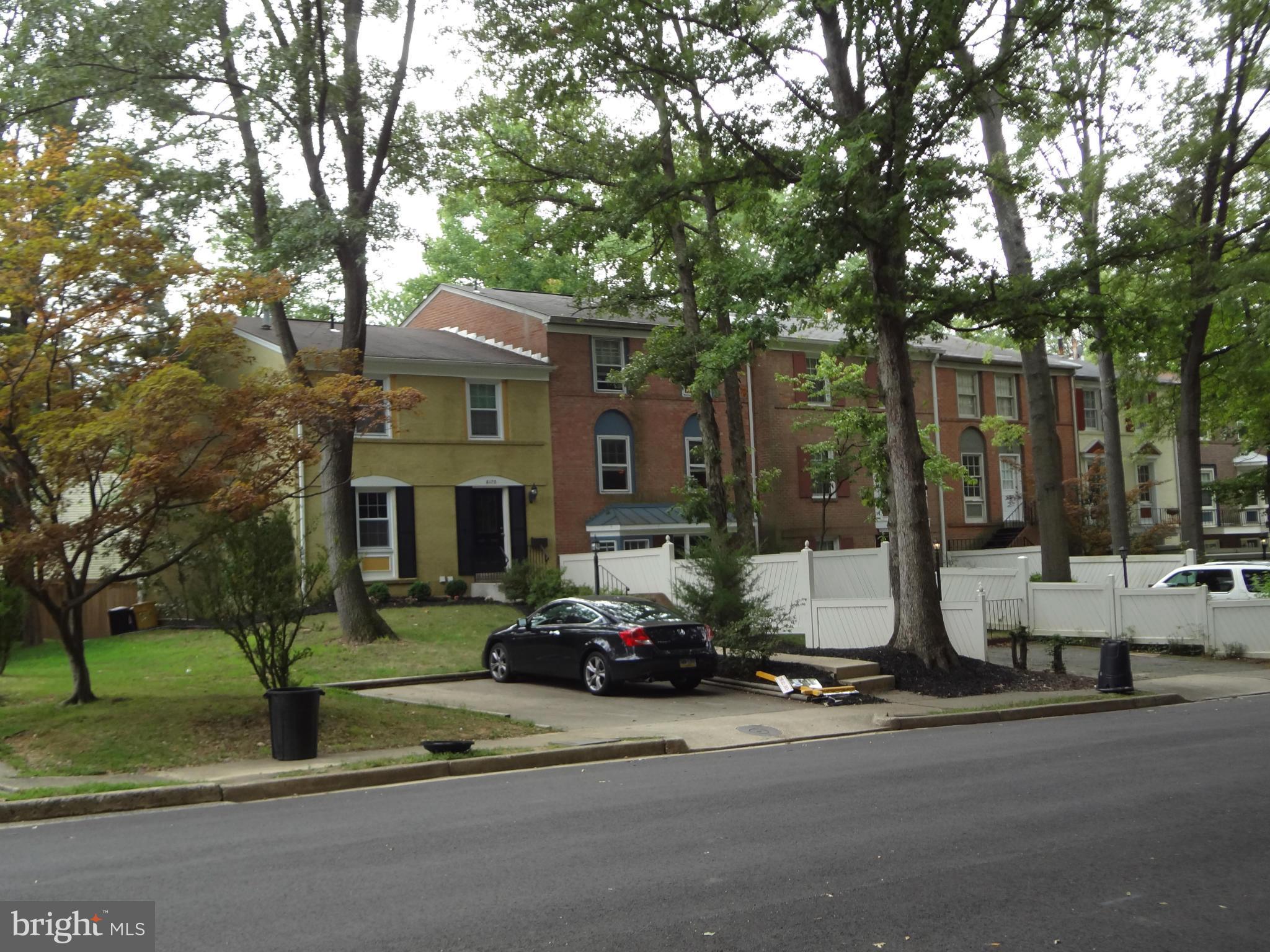 PINEWOOD LAKE - Residential