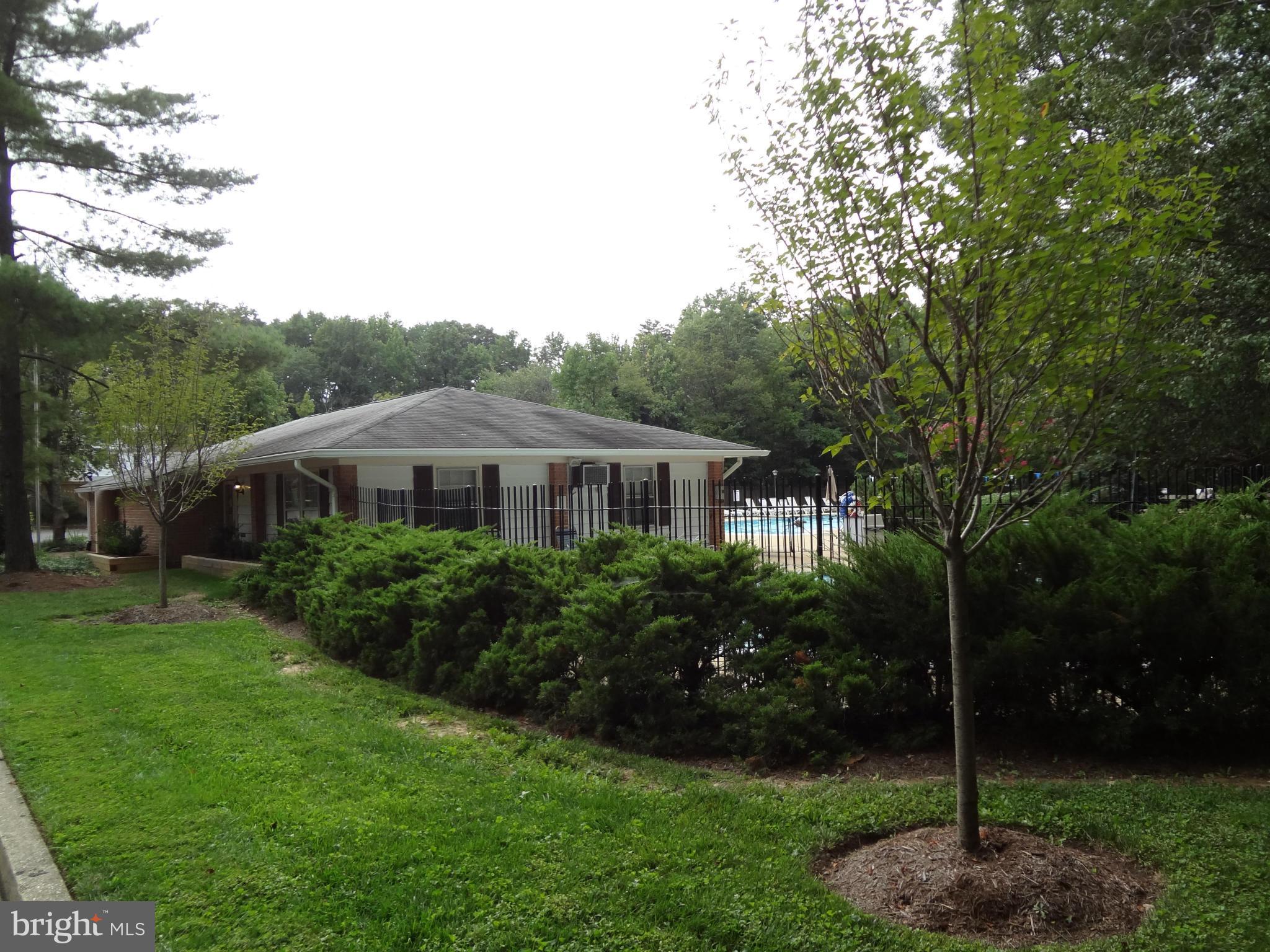 PINEWOOD LAKE - Residential