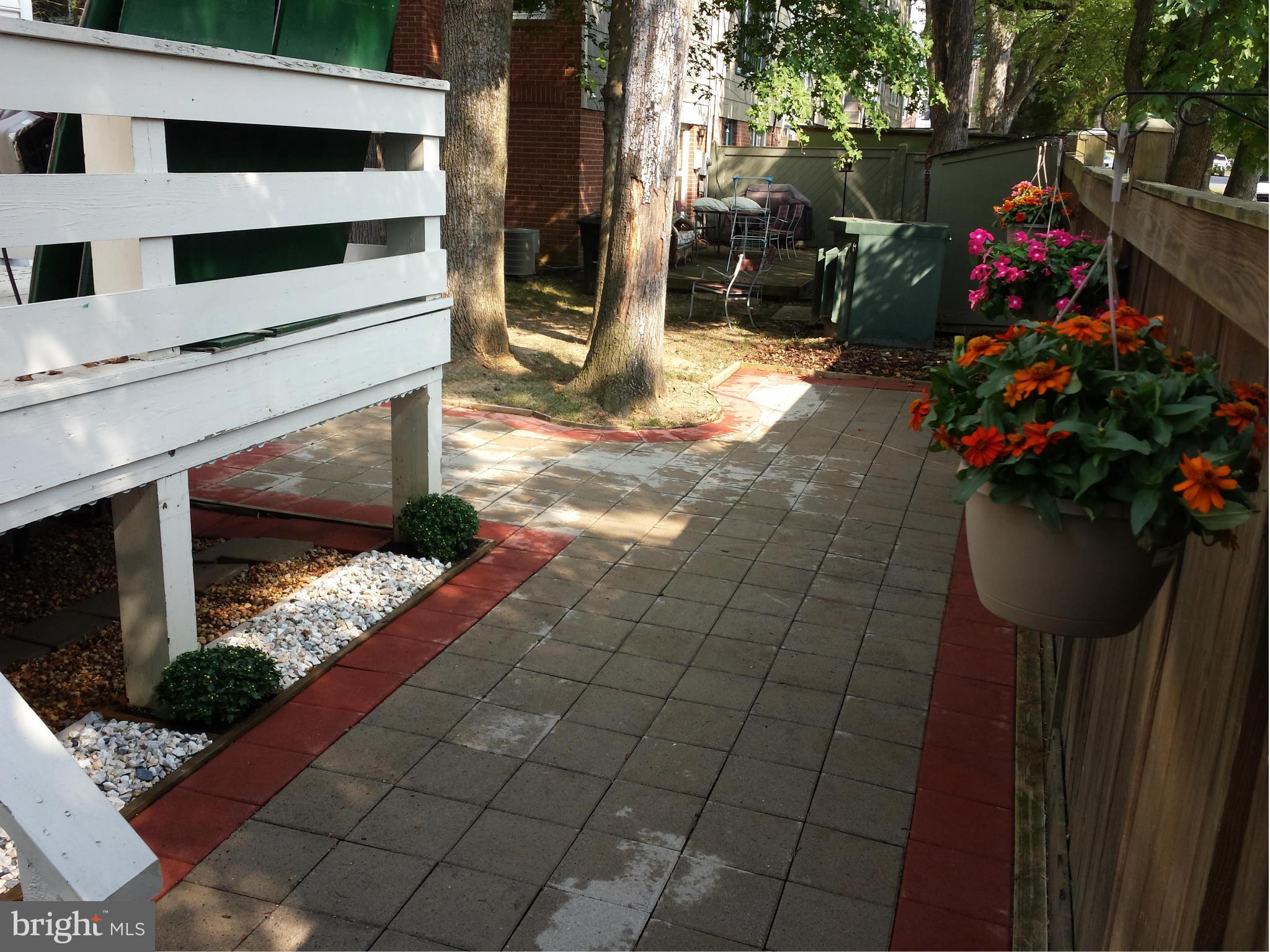 PINEWOOD LAKE - Residential