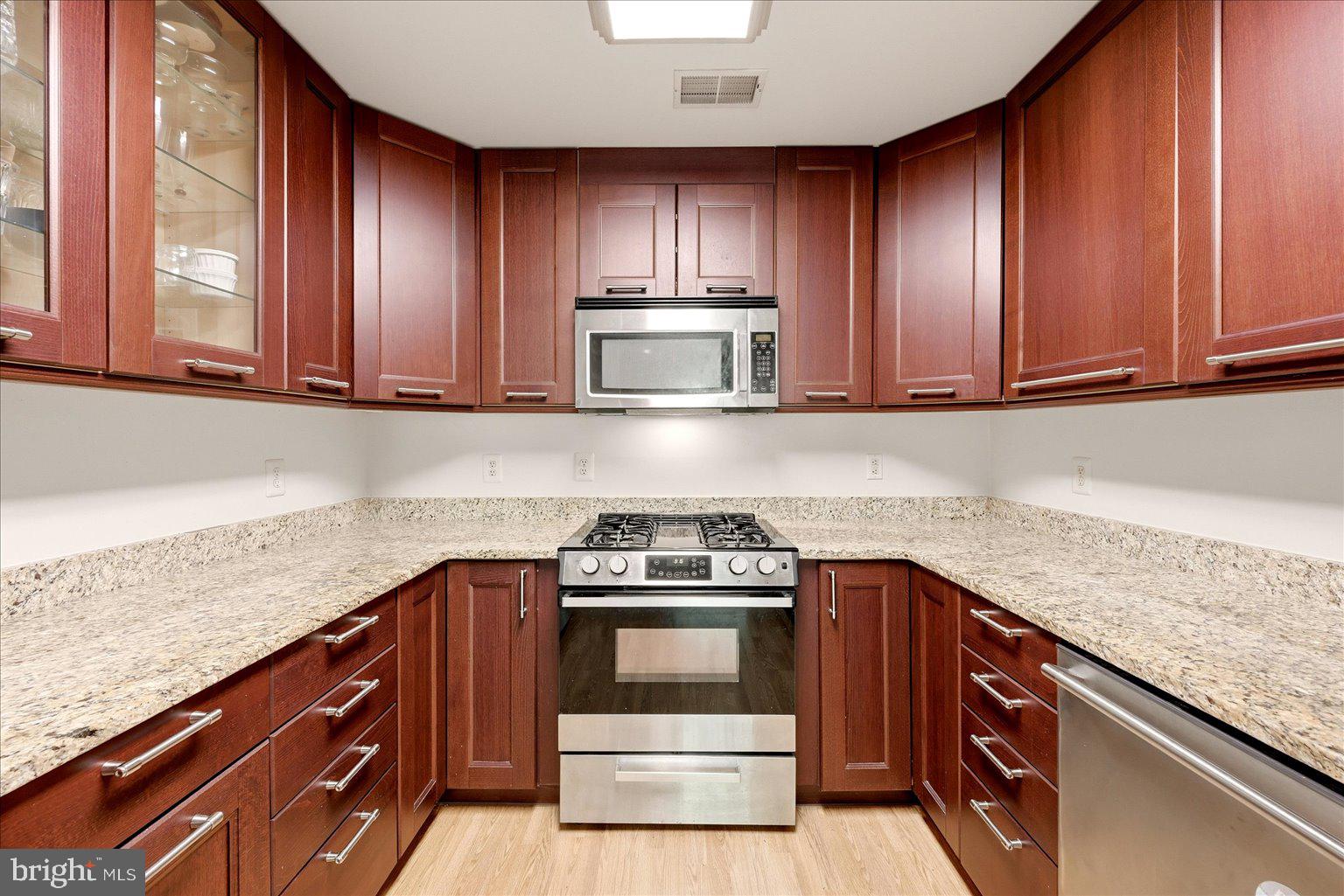 1037 GARDENVIEW LOOP 401