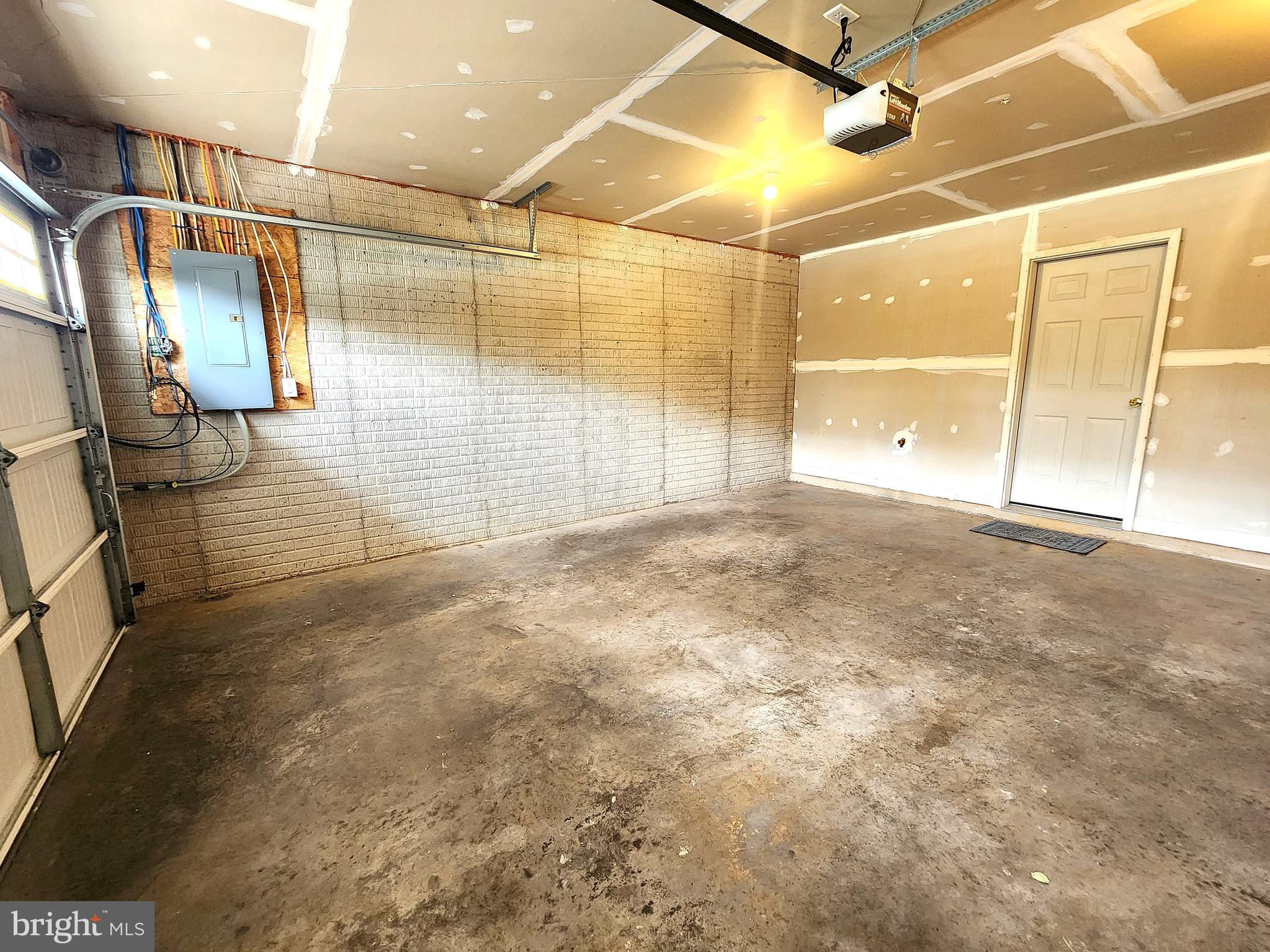 CARRIAGE HILL - Residential