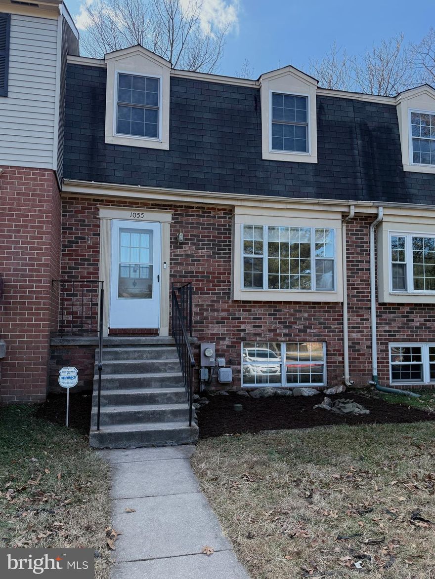 Beautiful townhouse in the private waterfront community of Elizabeth's Landing. As you can see from the photos, this townhouse has been fully updated and is immaculate. Gorgeous paint throughout the house - all three floors. New higher end carpet. New stainless steel appliances. Dining area opens to large deck for relaxing and outdoor cooking.  Gleaming family room on lower level has half bath and also opens to patio area and private fenced yard. Situated on the banks of Stoney Creek are community clubhouse and playground,. Additional amenities include a boat ramp, 2 piers for fishing, swimming, and boating, a private beach area with picnic tables and grills, boat storage, trailer parking, kayak racks  ... HOA monthly fee includes your water bill