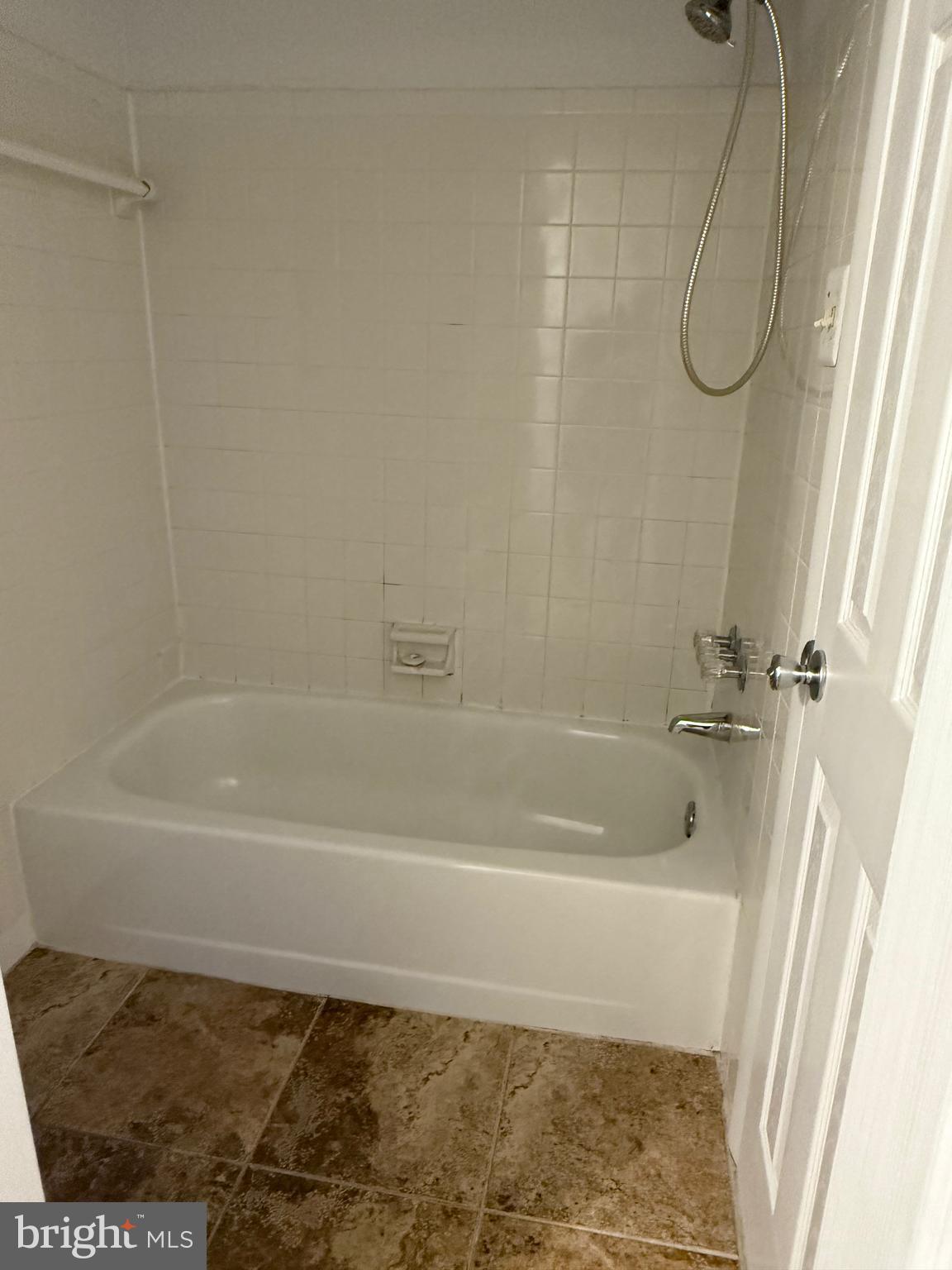 ELIZABETHS LANDING - Residential