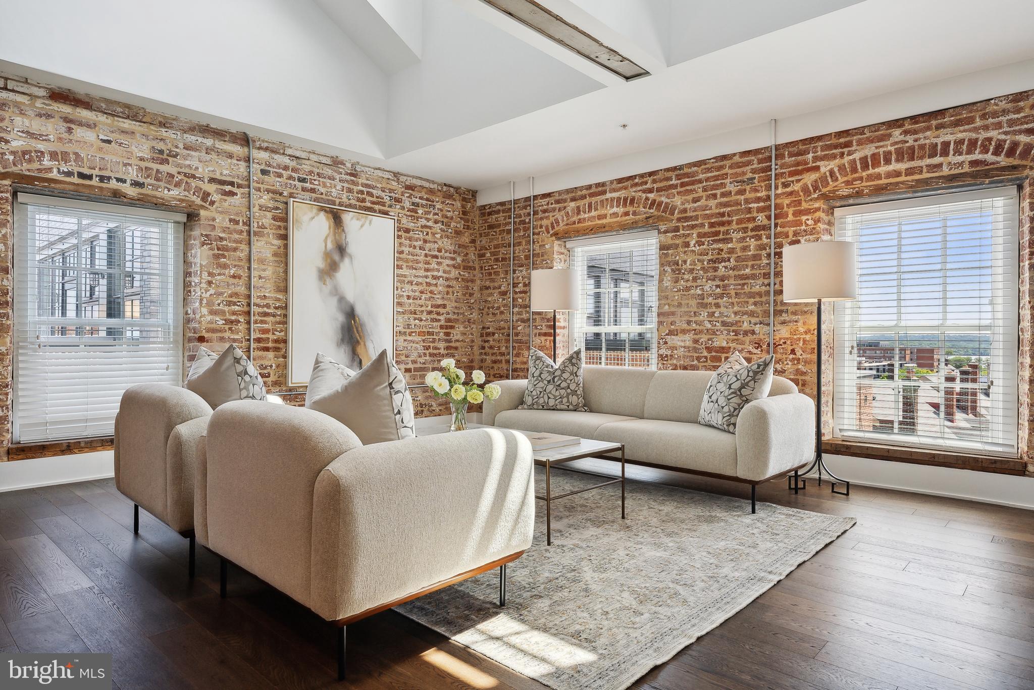 OLD TOWN ALEXANDRIA - Residential