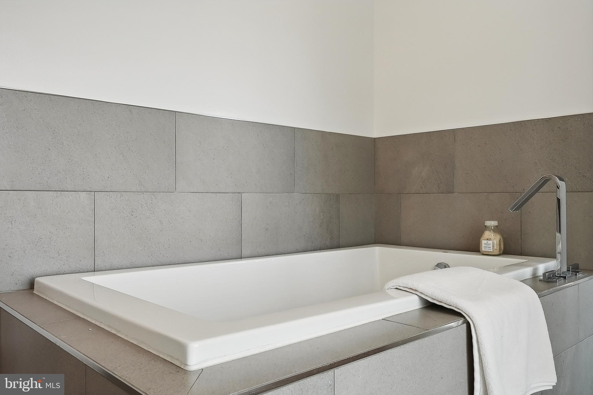 OLD TOWN ALEXANDRIA - Residential