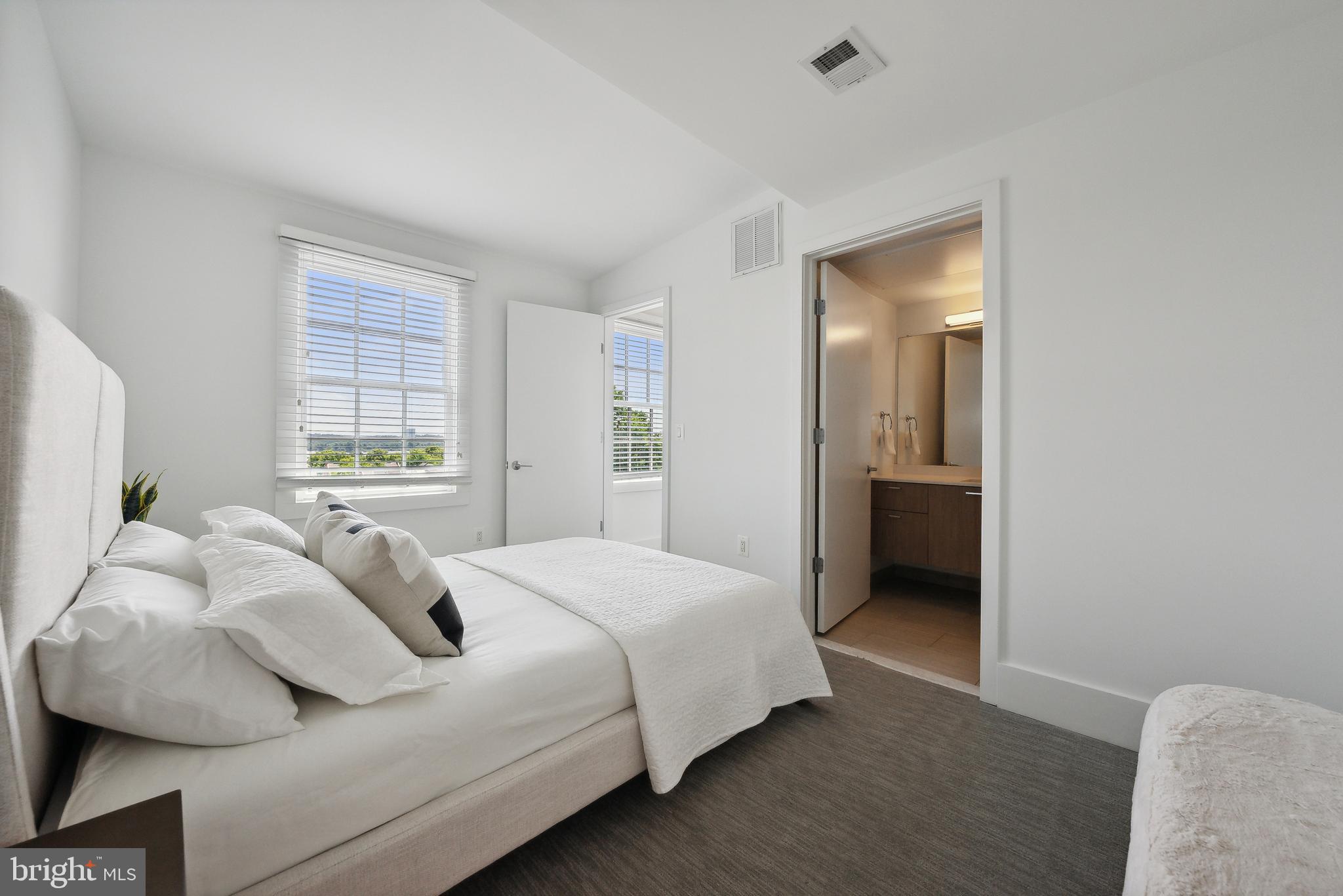 OLD TOWN ALEXANDRIA - Residential