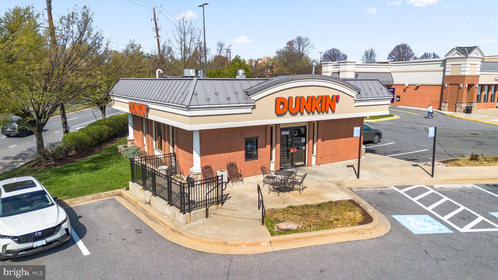 CAMELBACK VILLAGE - Residential