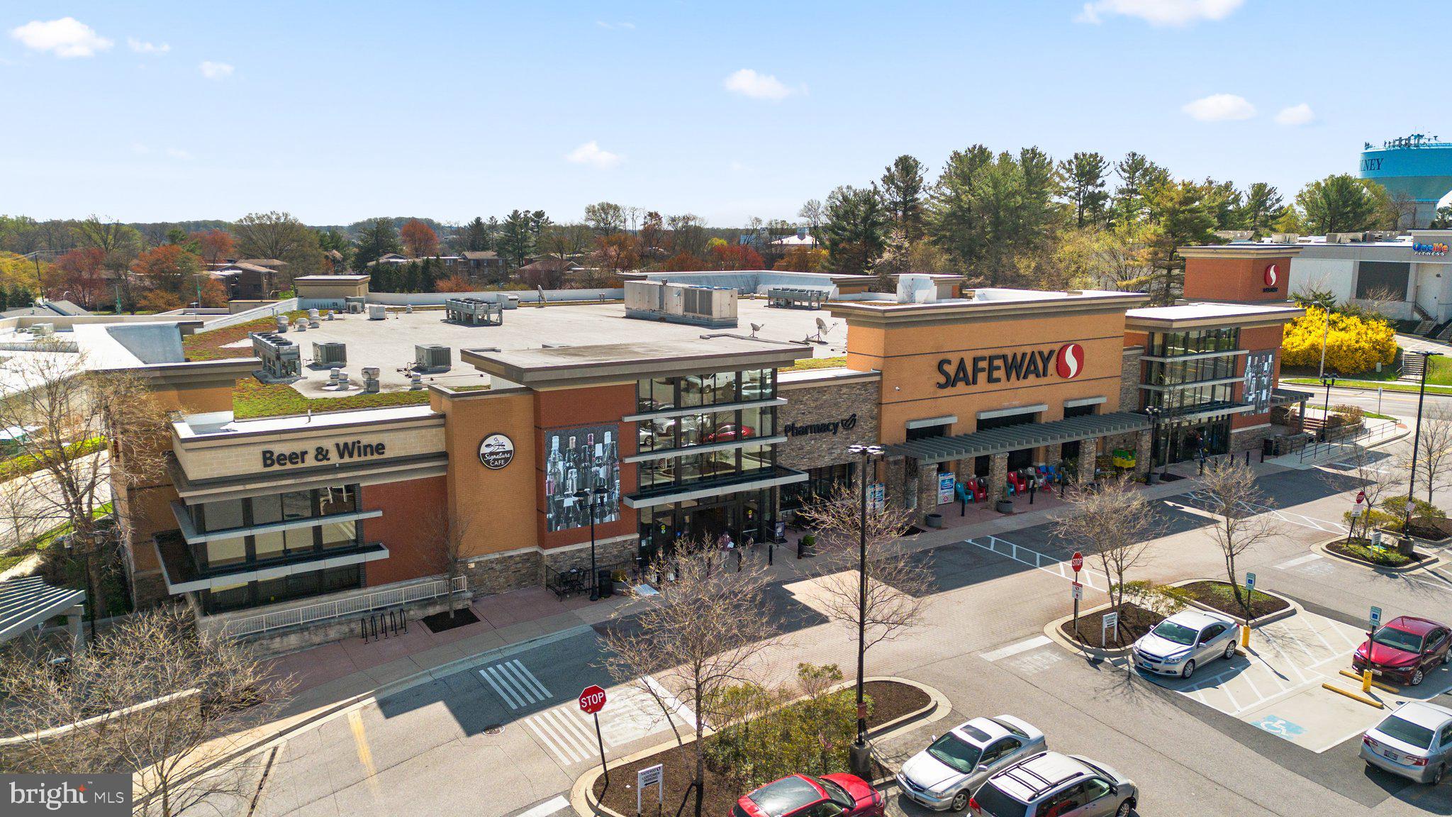 CAMELBACK VILLAGE - Residential