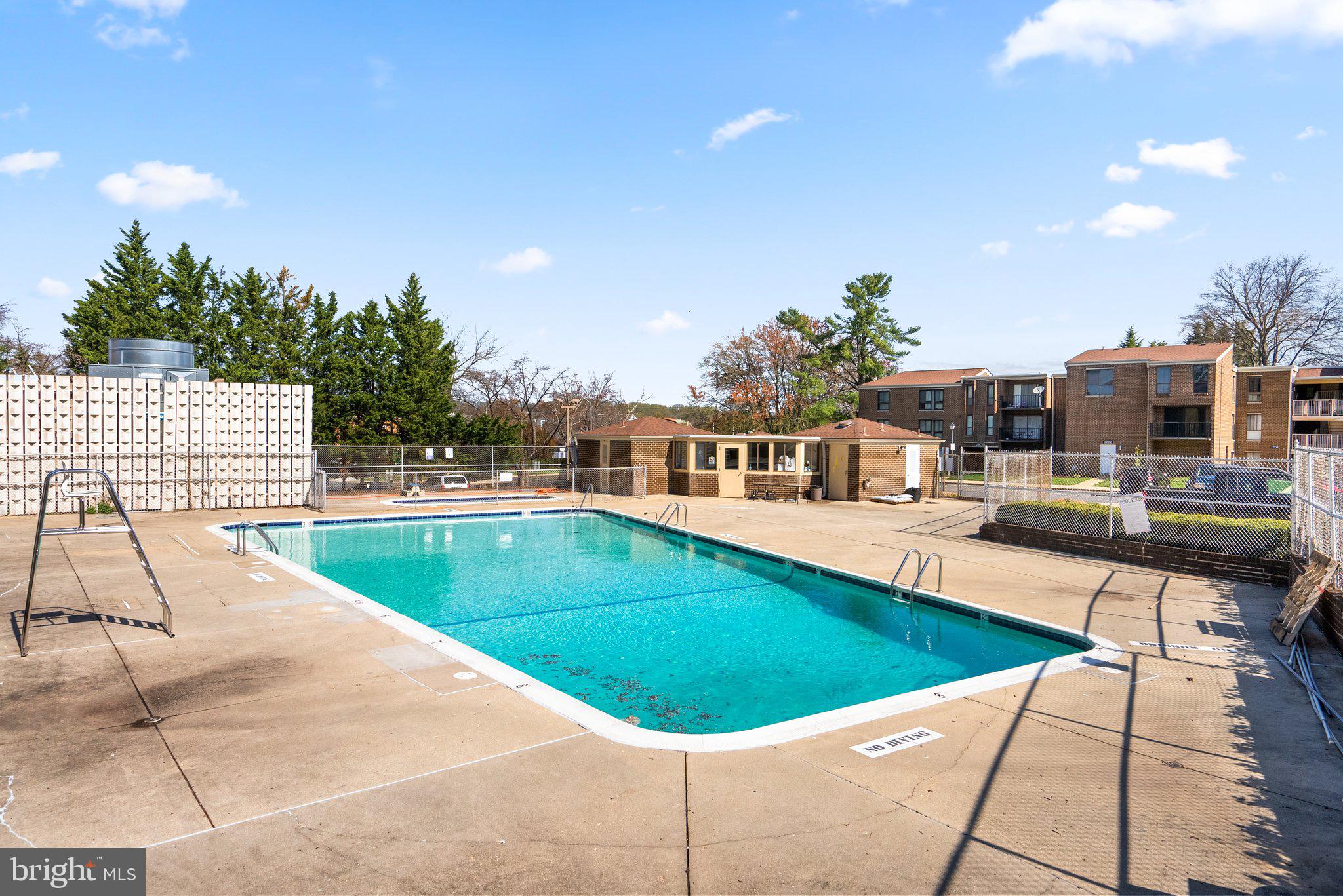 CAMELBACK VILLAGE - Residential