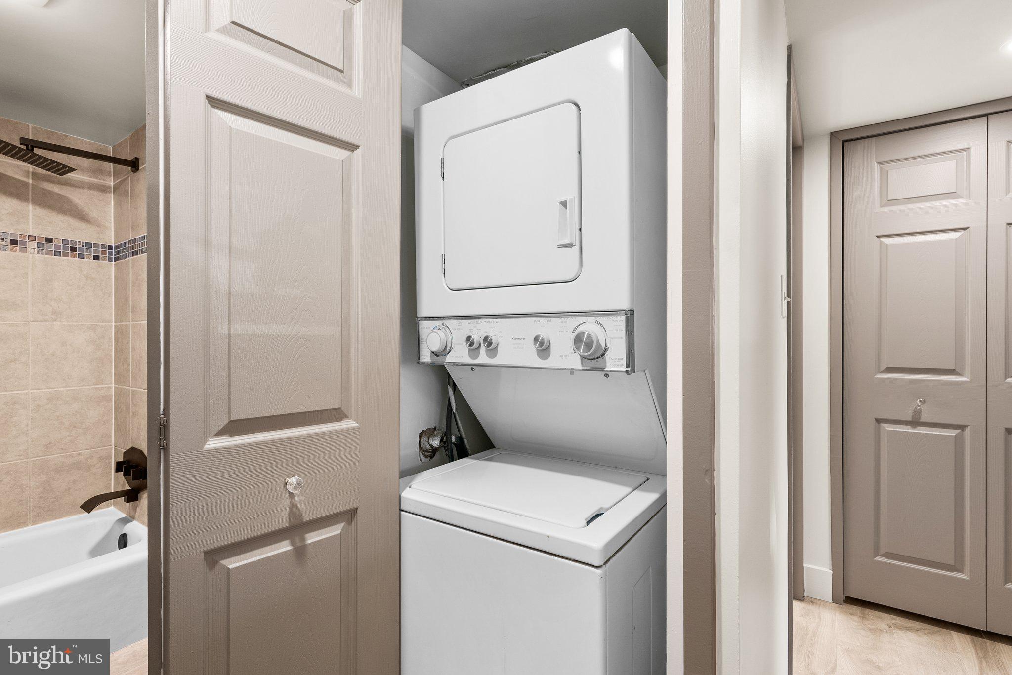 CAMELBACK VILLAGE - Residential