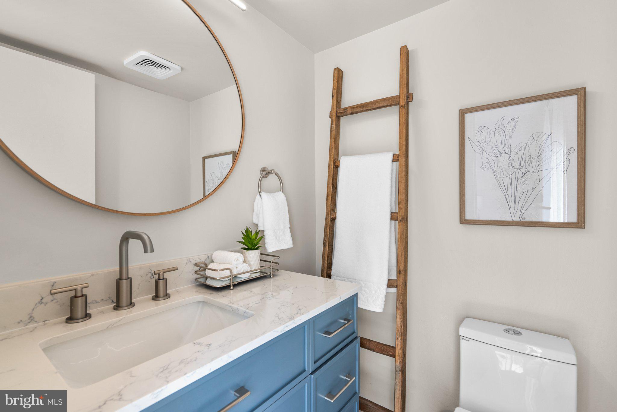 CAMELBACK VILLAGE - Residential