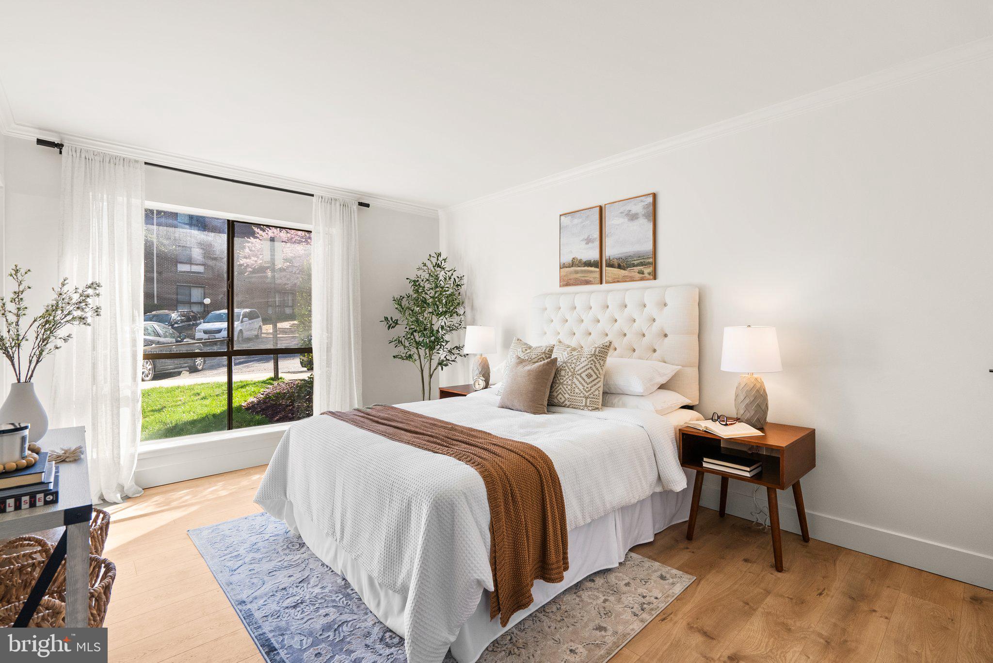 CAMELBACK VILLAGE - Residential