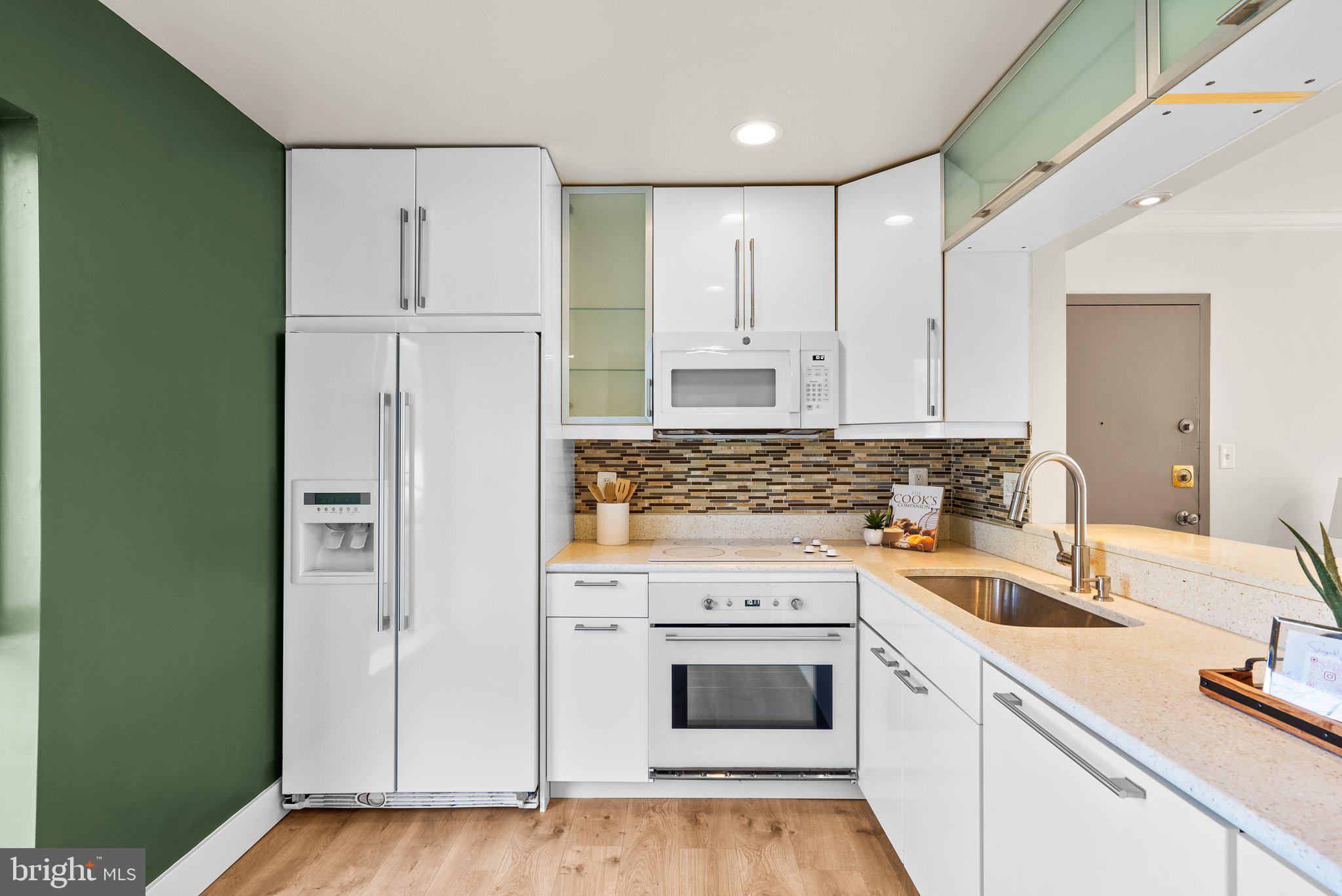 CAMELBACK VILLAGE - Residential