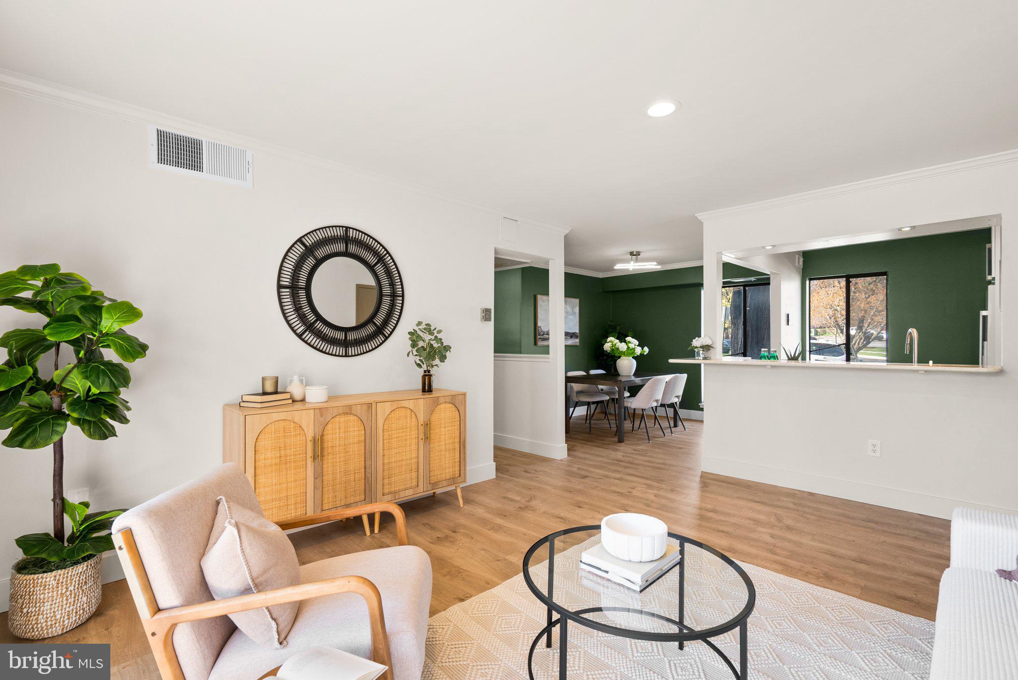 CAMELBACK VILLAGE - Residential