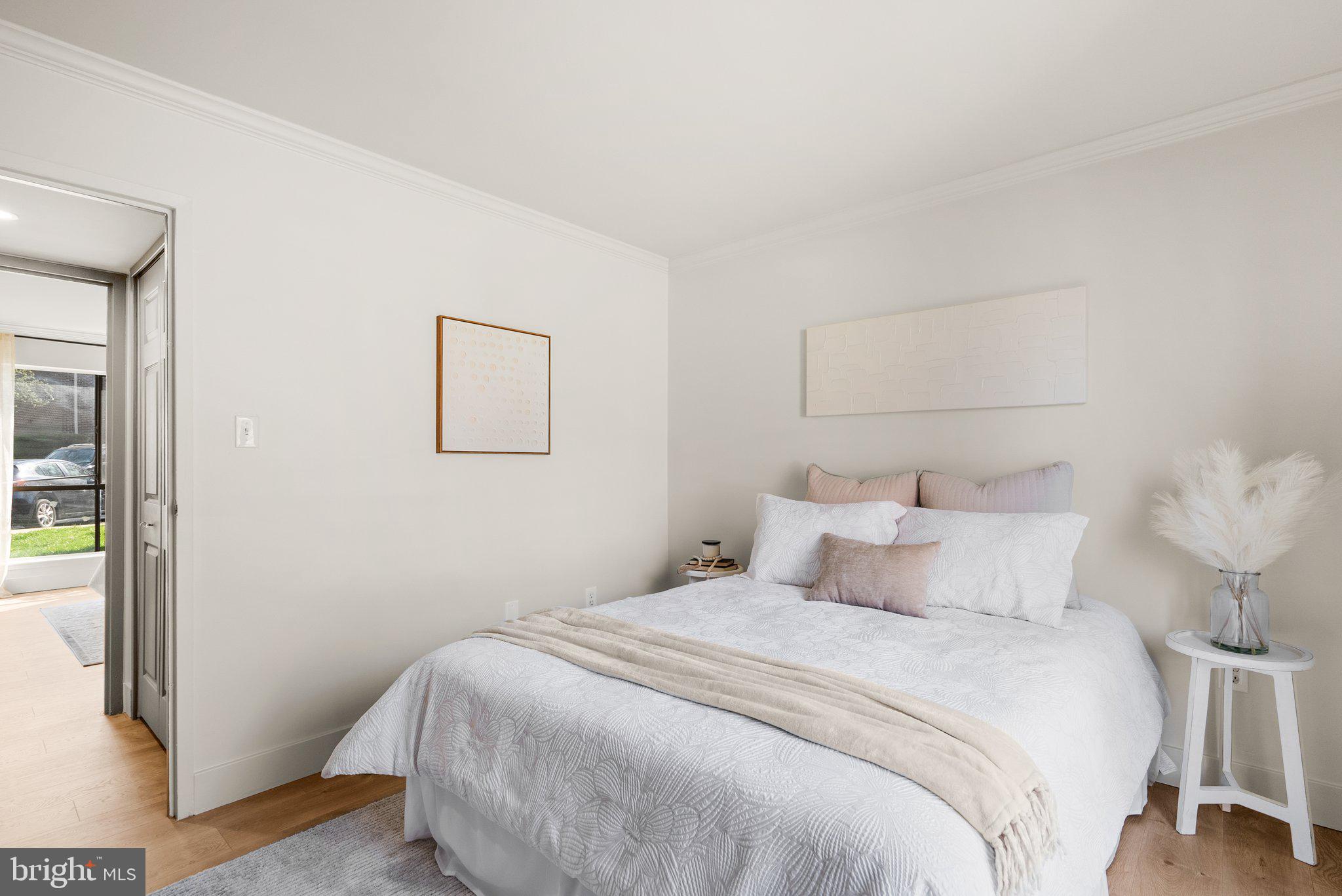 CAMELBACK VILLAGE - Residential