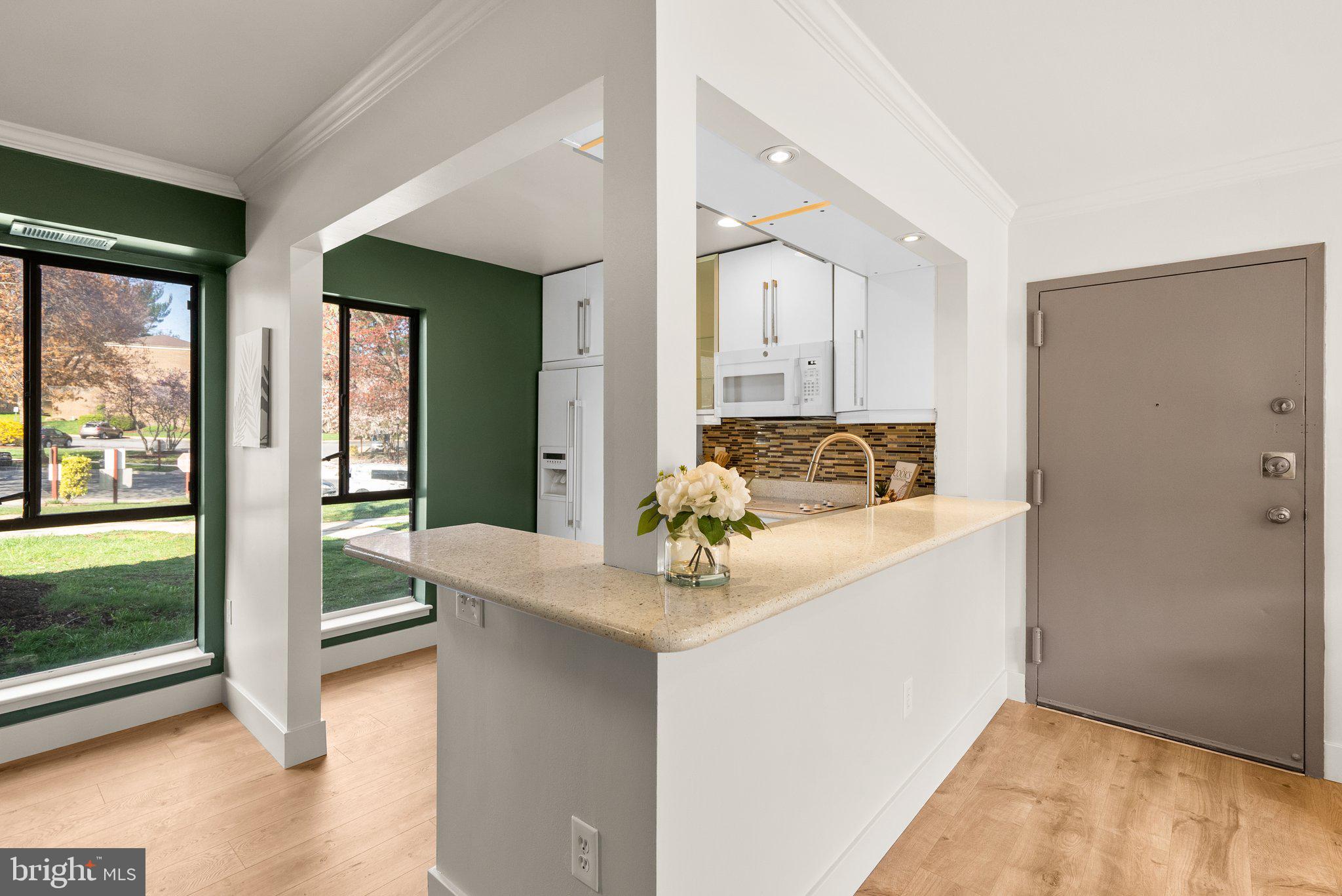 CAMELBACK VILLAGE - Residential