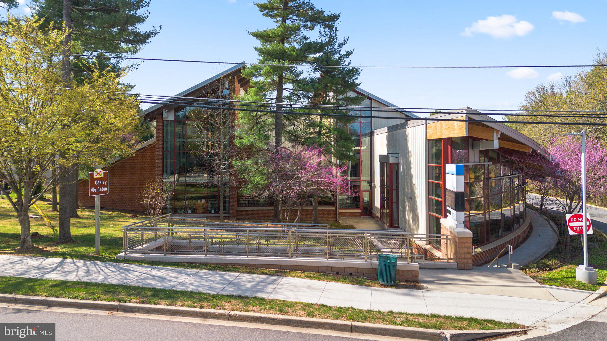 CAMELBACK VILLAGE - Residential