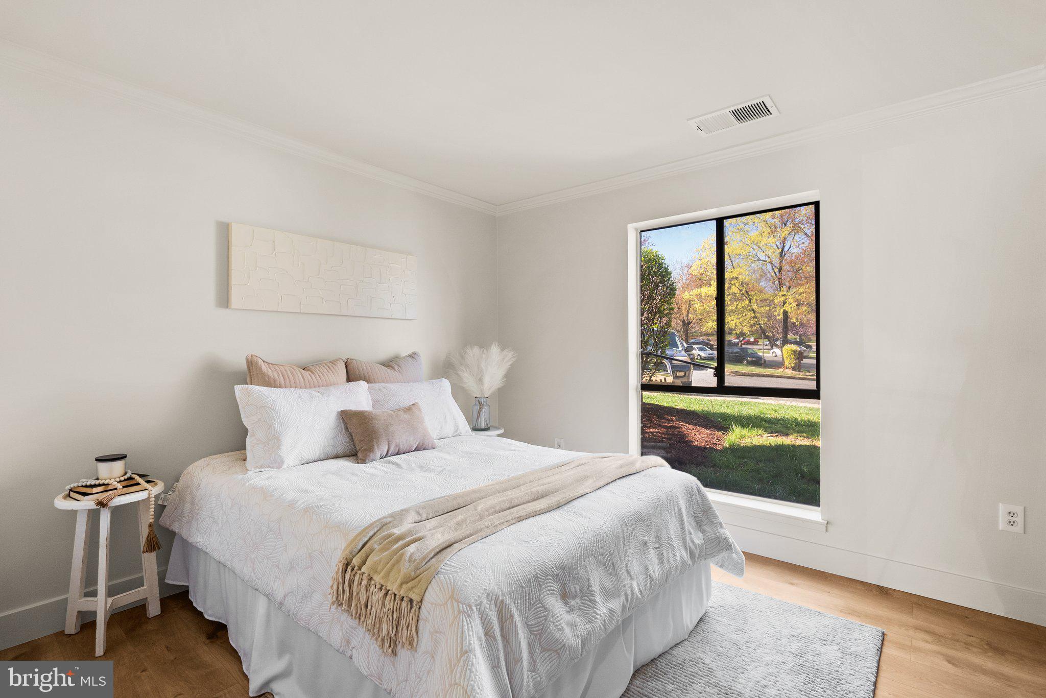 CAMELBACK VILLAGE - Residential