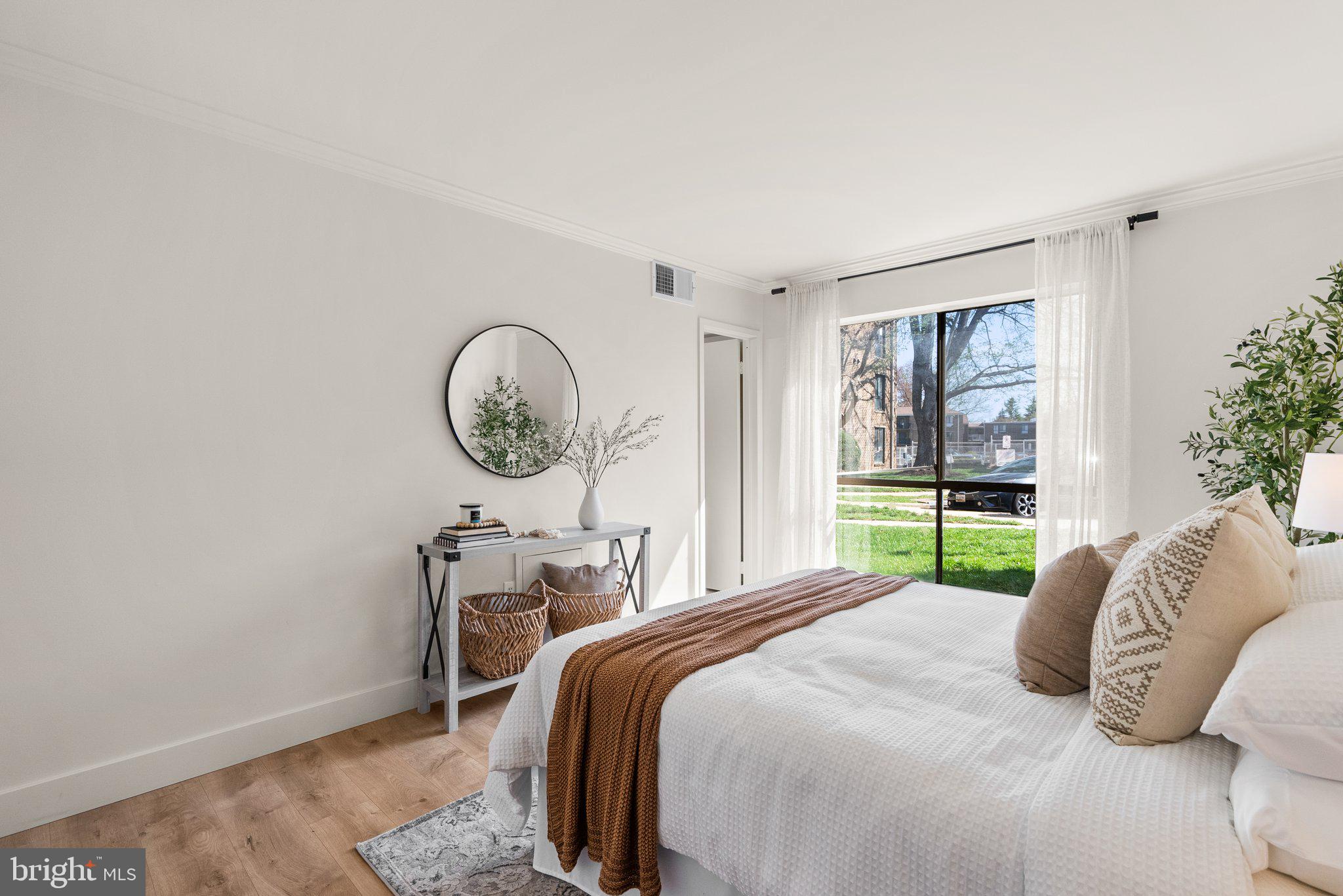 CAMELBACK VILLAGE - Residential