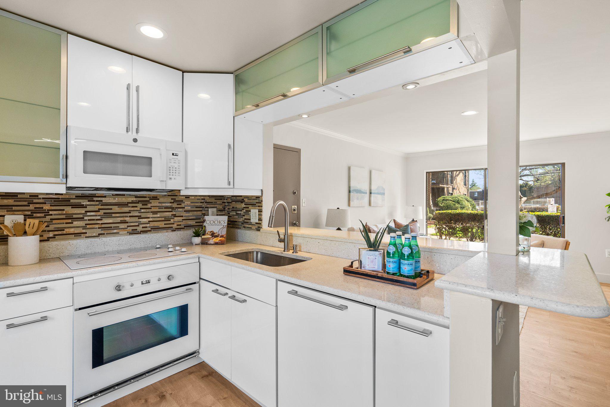 CAMELBACK VILLAGE - Residential