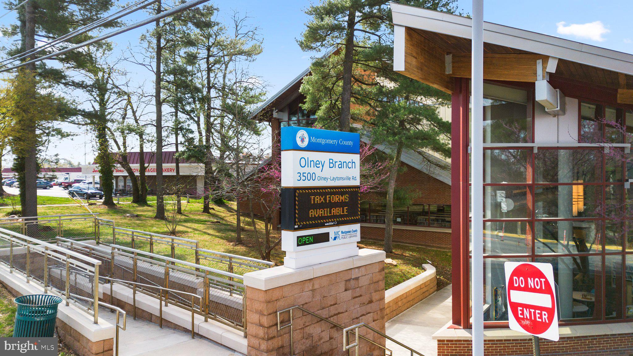 CAMELBACK VILLAGE - Residential