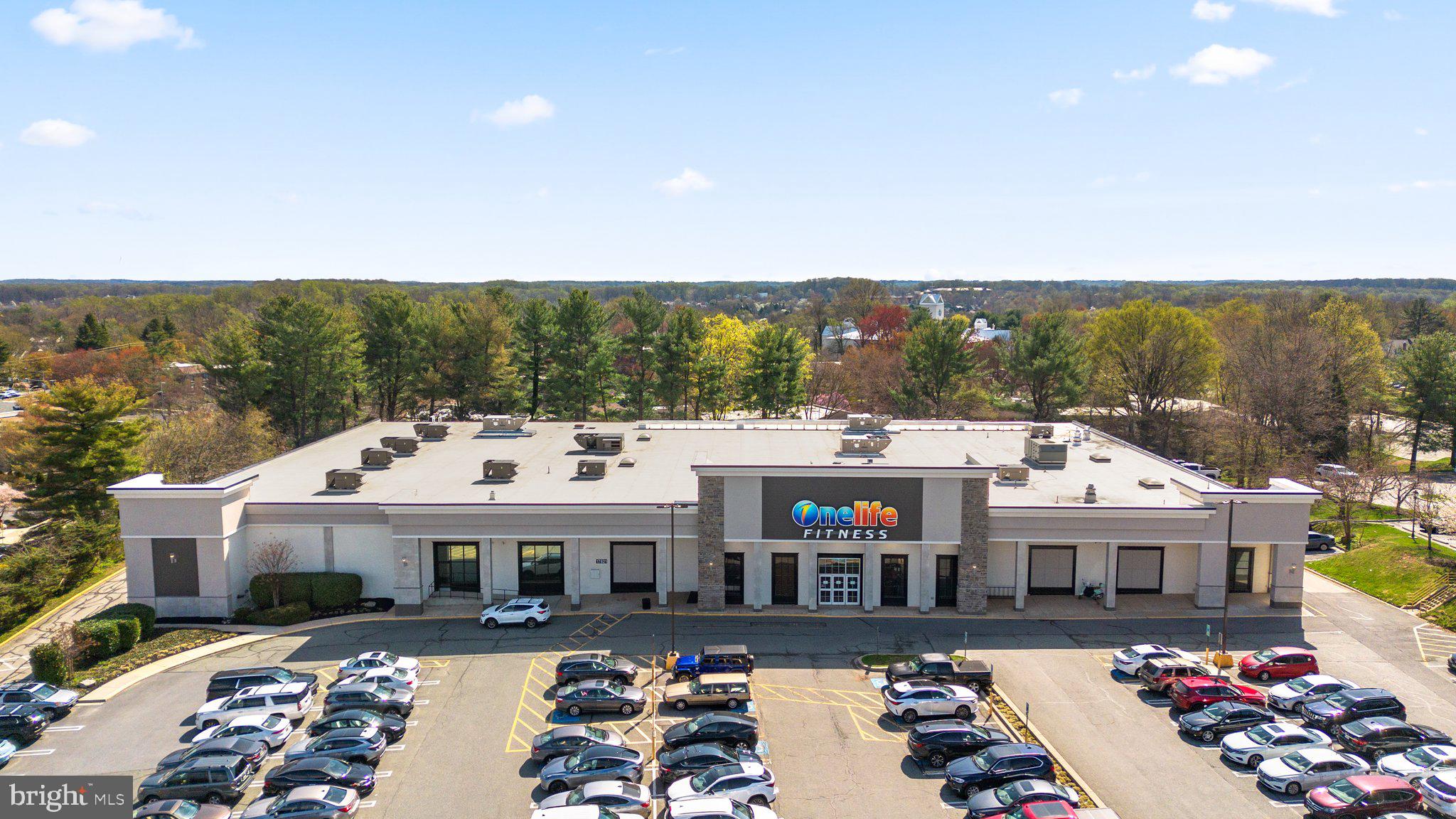 CAMELBACK VILLAGE - Residential