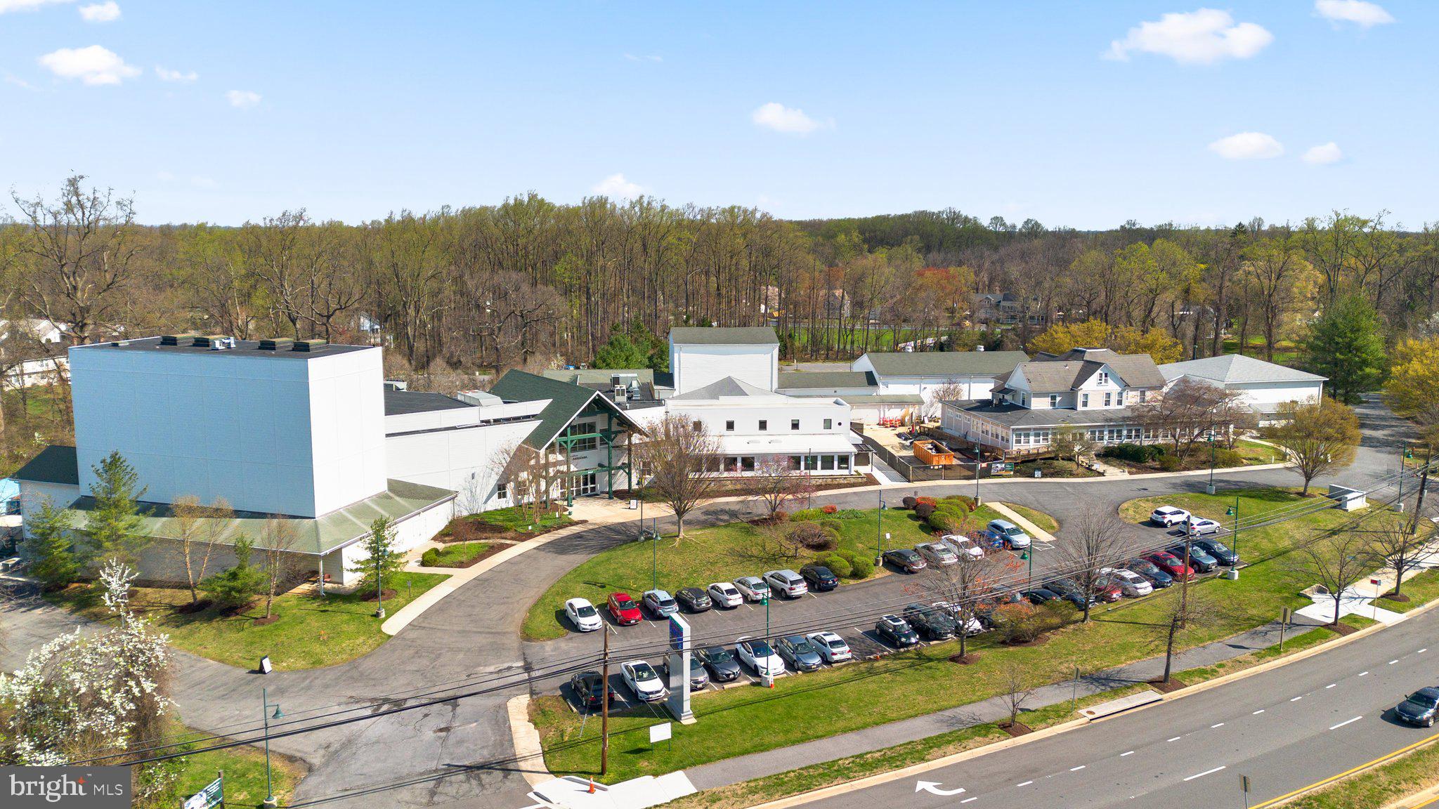 CAMELBACK VILLAGE - Residential