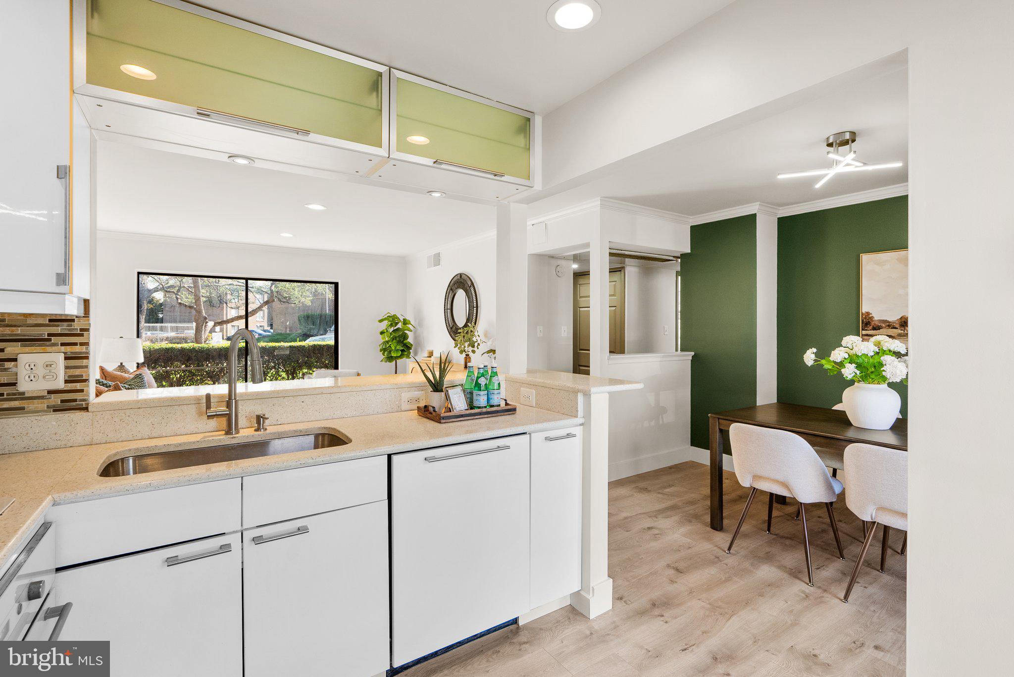 CAMELBACK VILLAGE - Residential