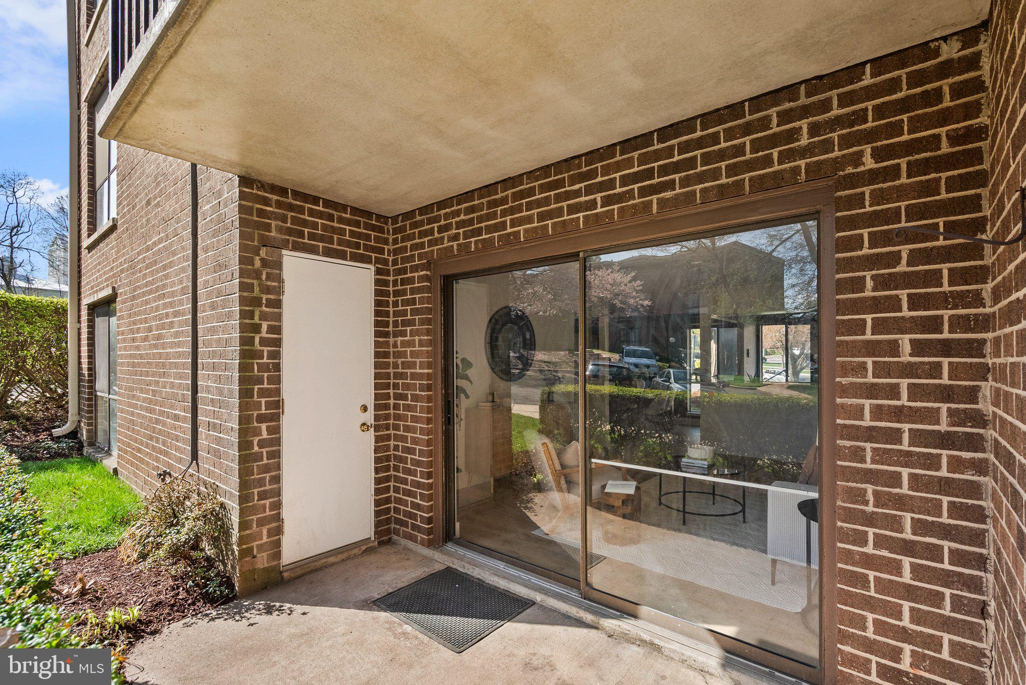 CAMELBACK VILLAGE - Residential