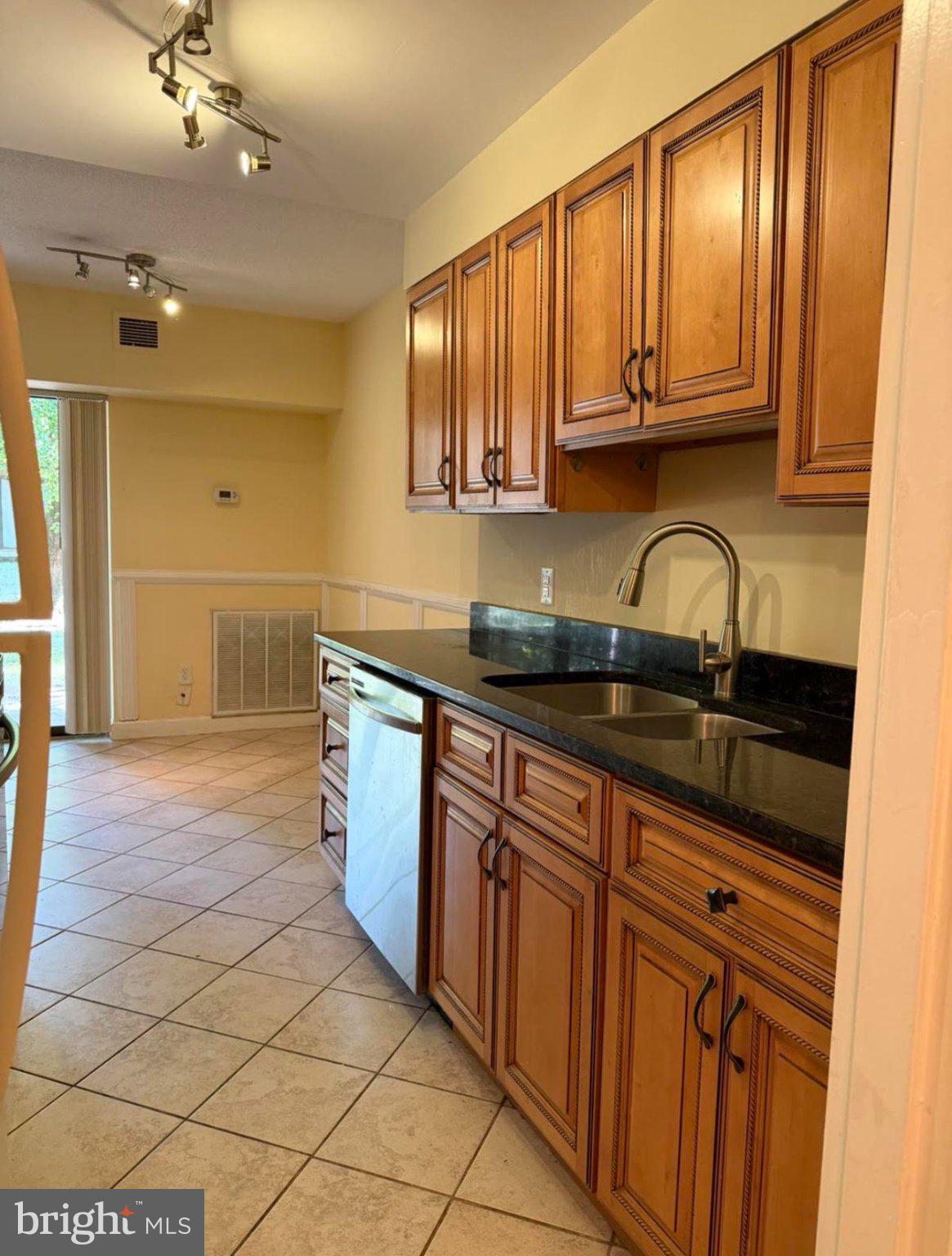 2226 CASTLE ROCK SQUARE 1B