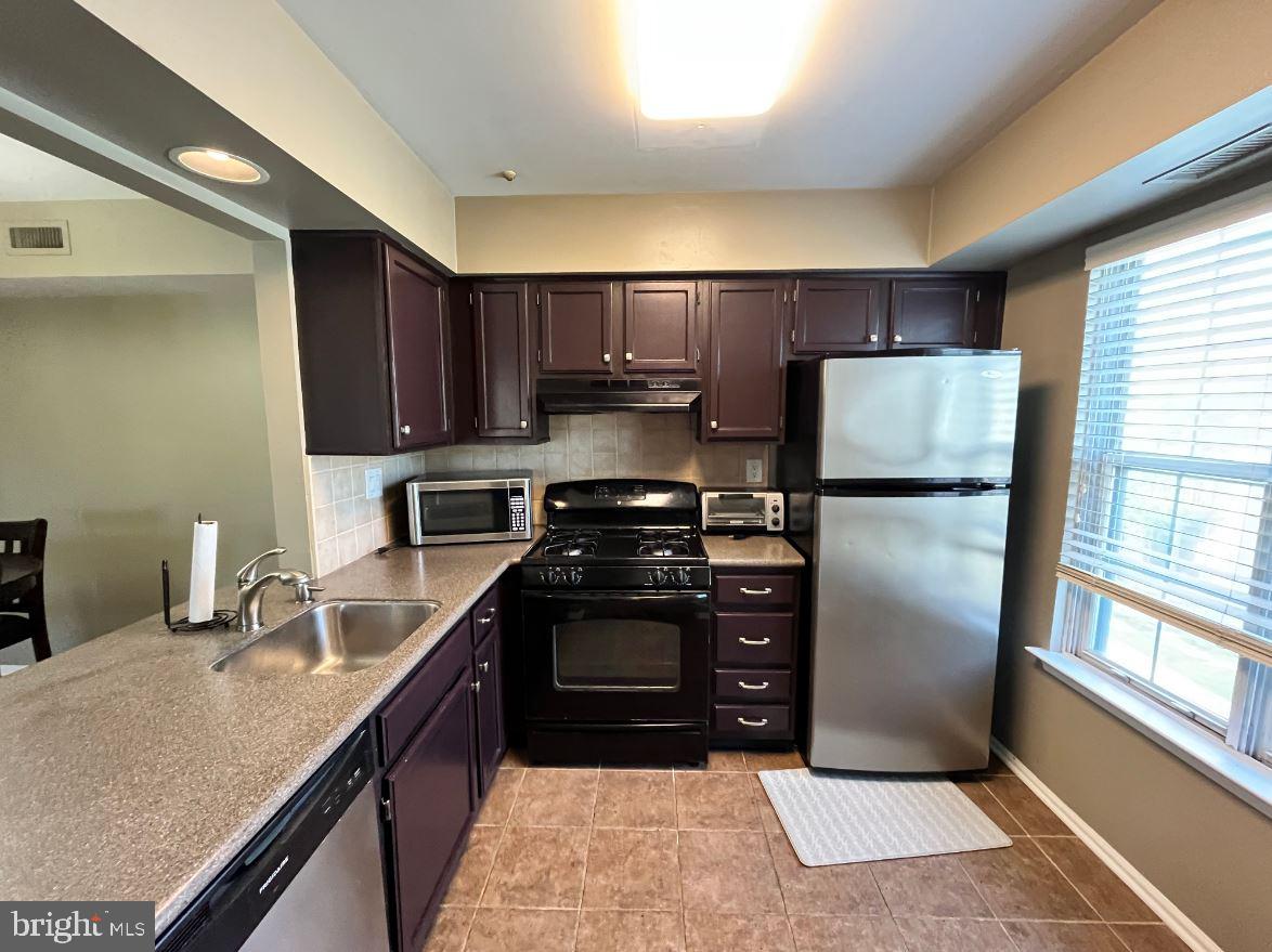 NEWTOWN GRANT - Residential Lease