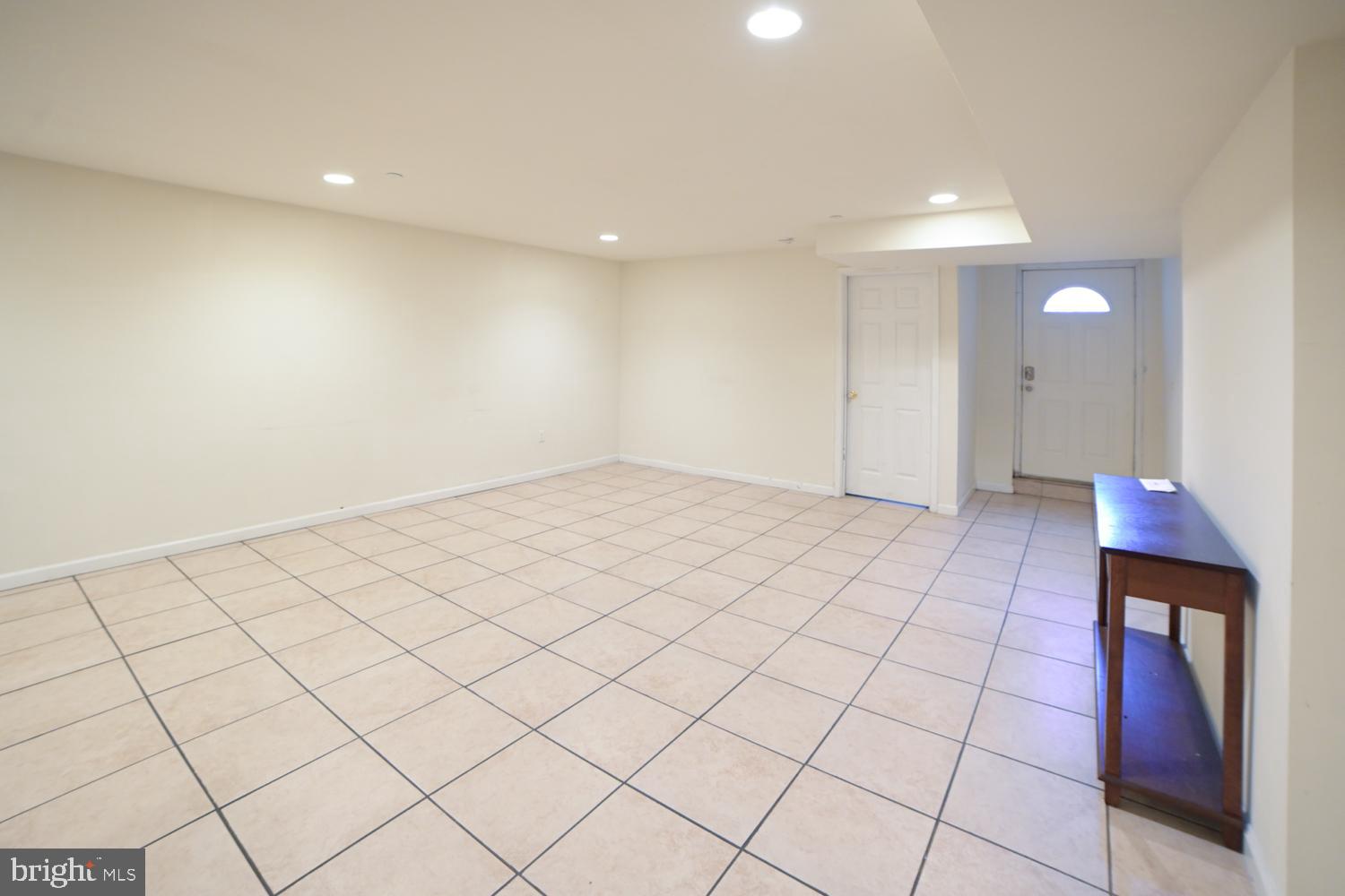 TEMPLE UNIVERSITY - Residential Lease