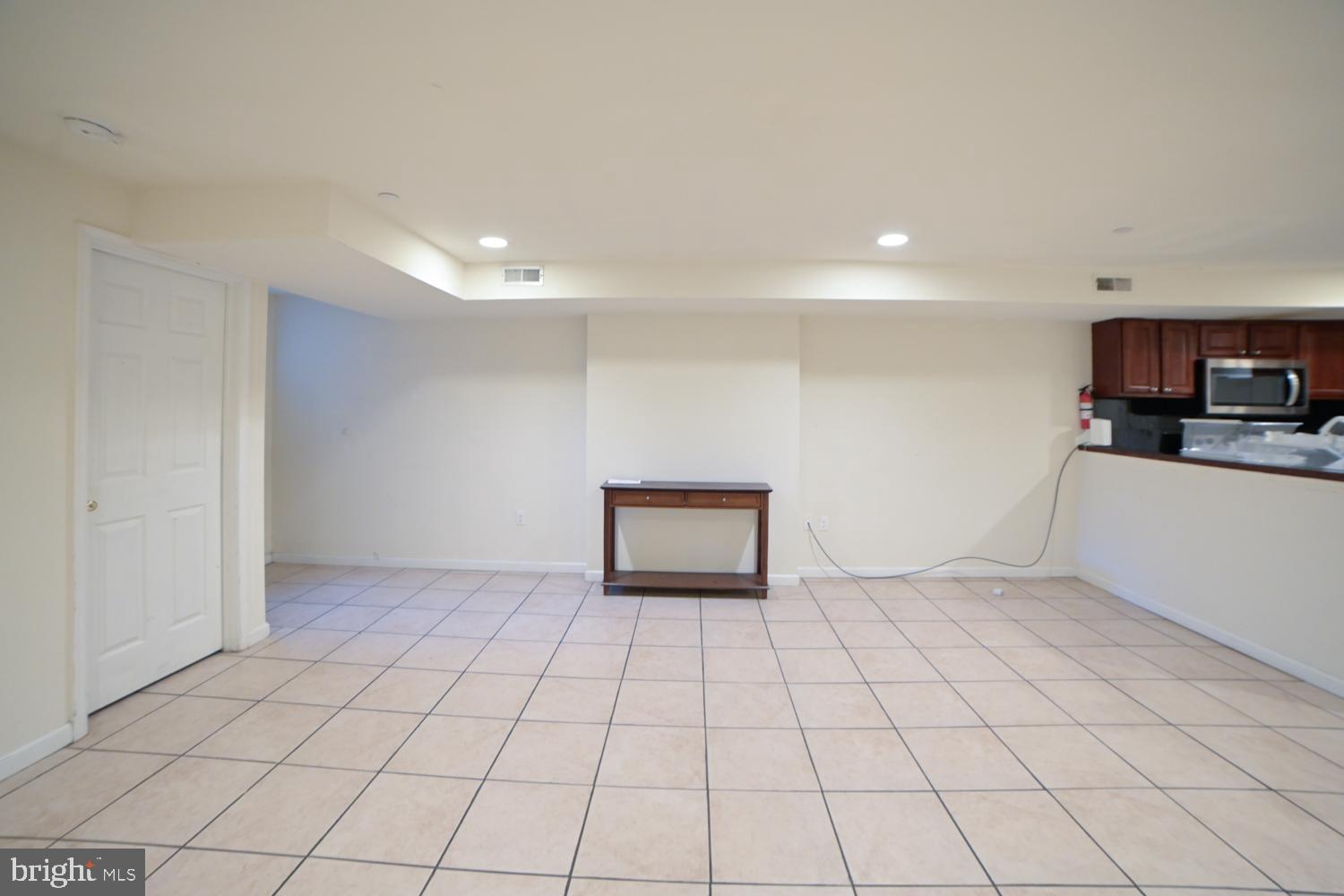 TEMPLE UNIVERSITY - Residential Lease