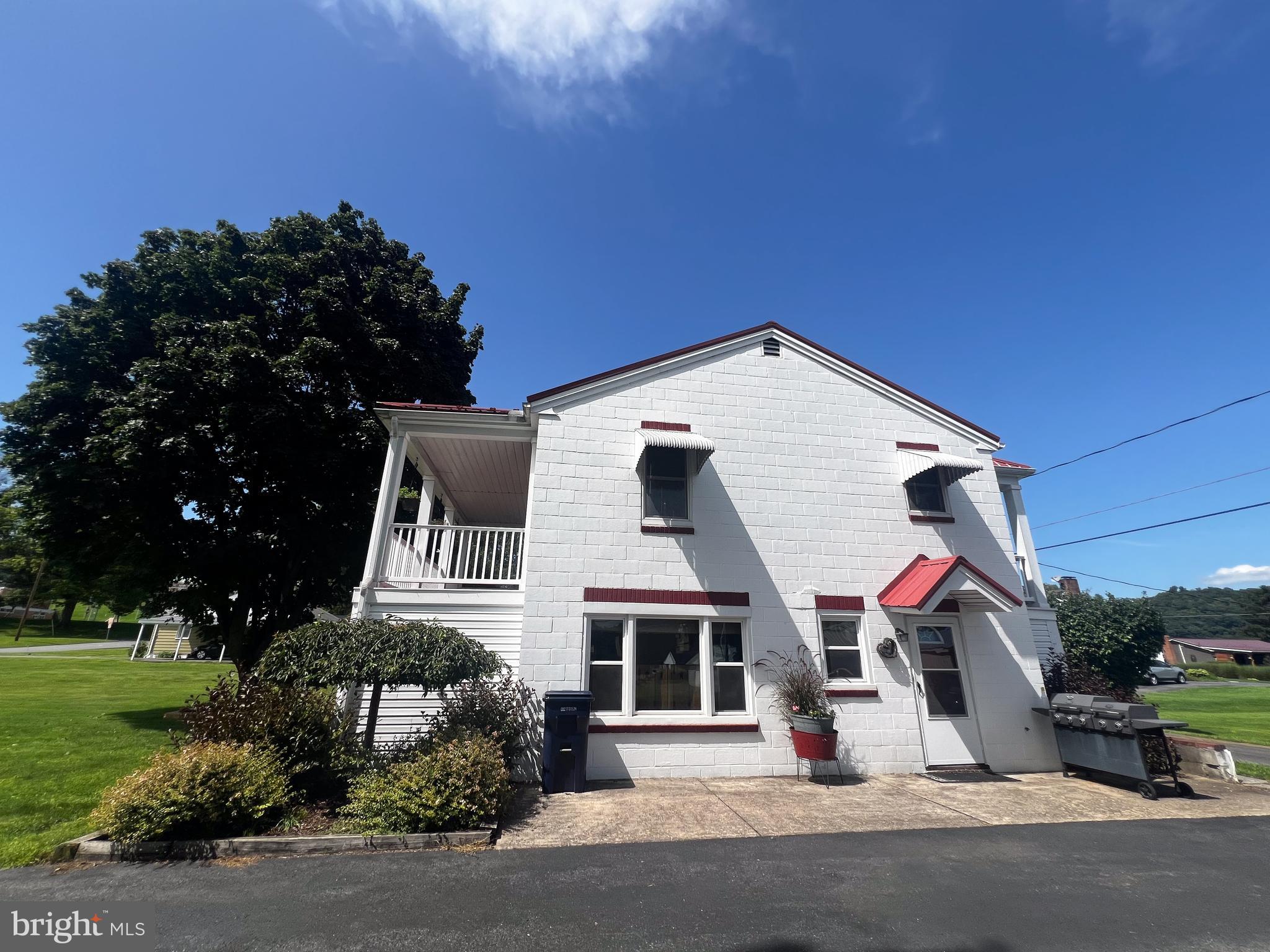 24 LAUREL STREET