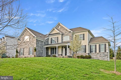 301 GREENBANK LANE NEWTOWN SQUARE PA 19073