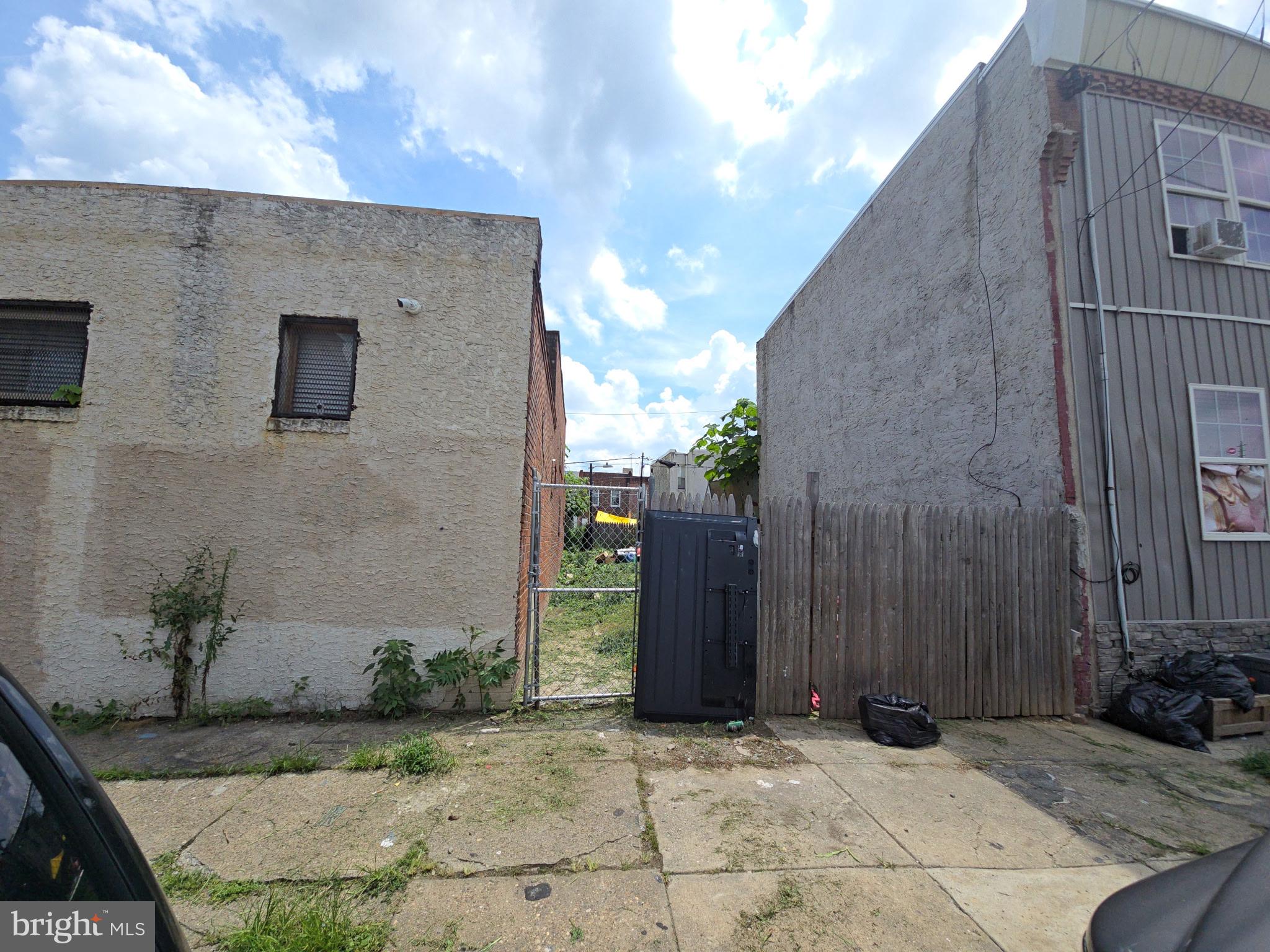 Prime development opportunity. Close to the popular Port Richmond Neighborhood. New construction in every direction and this site is ready to build a New Single family home. Great opportunity to build on this piece of land. Come see it for yourself and start imagining the possibilities.
14 ft x 53 ft 742 SQFT LOT.