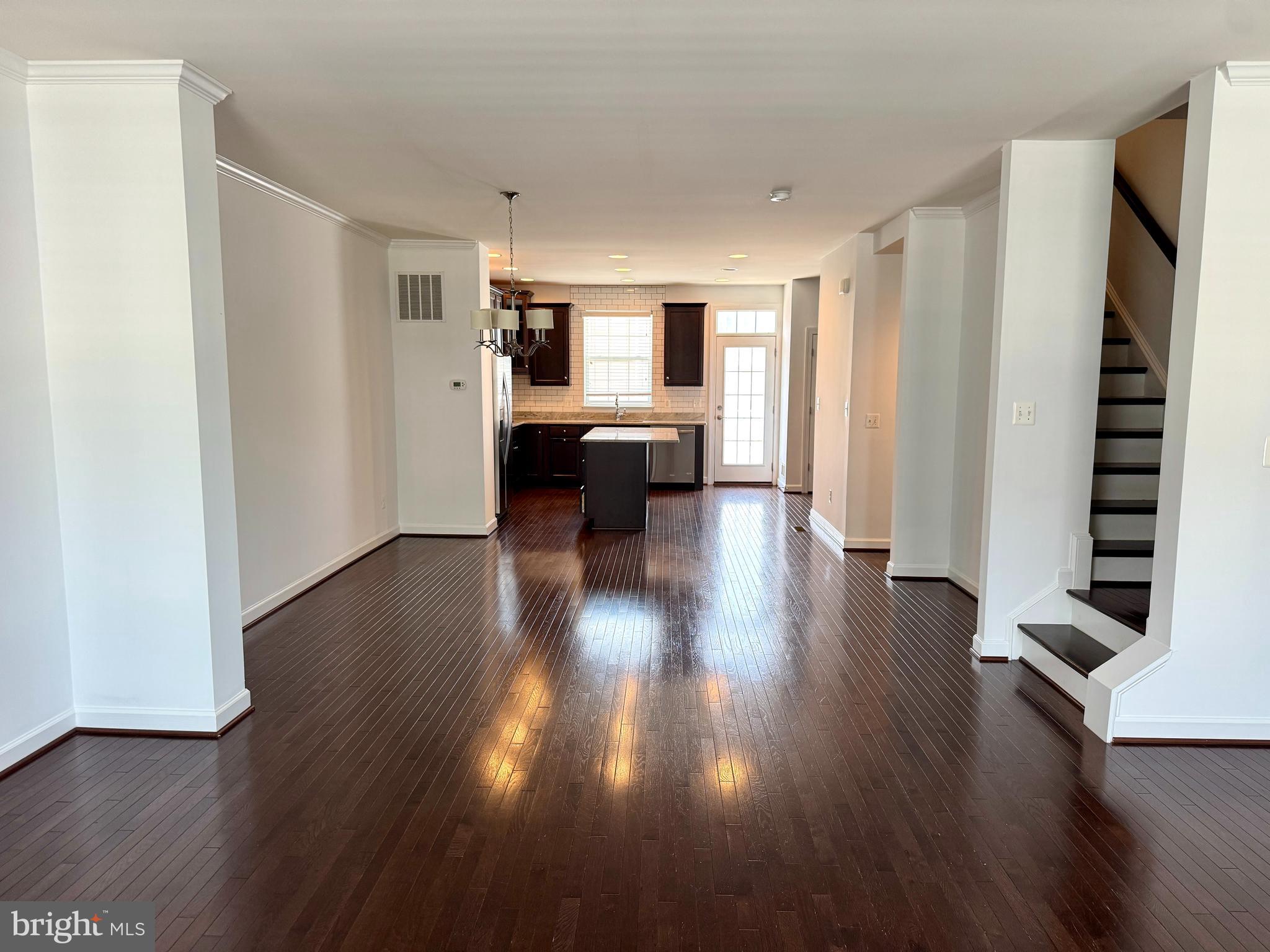 22885 EILEEN SQUARE