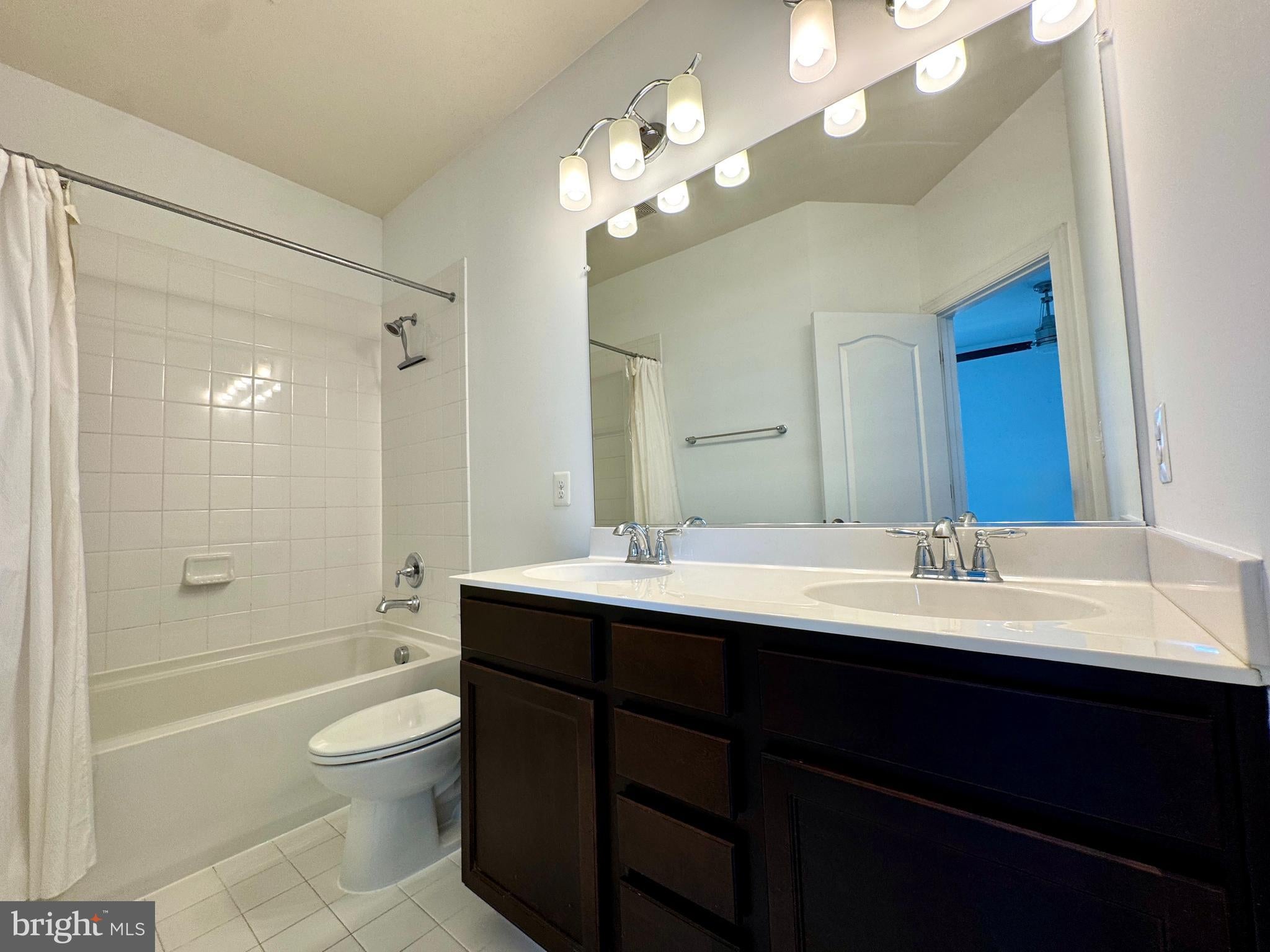 22885 EILEEN SQUARE