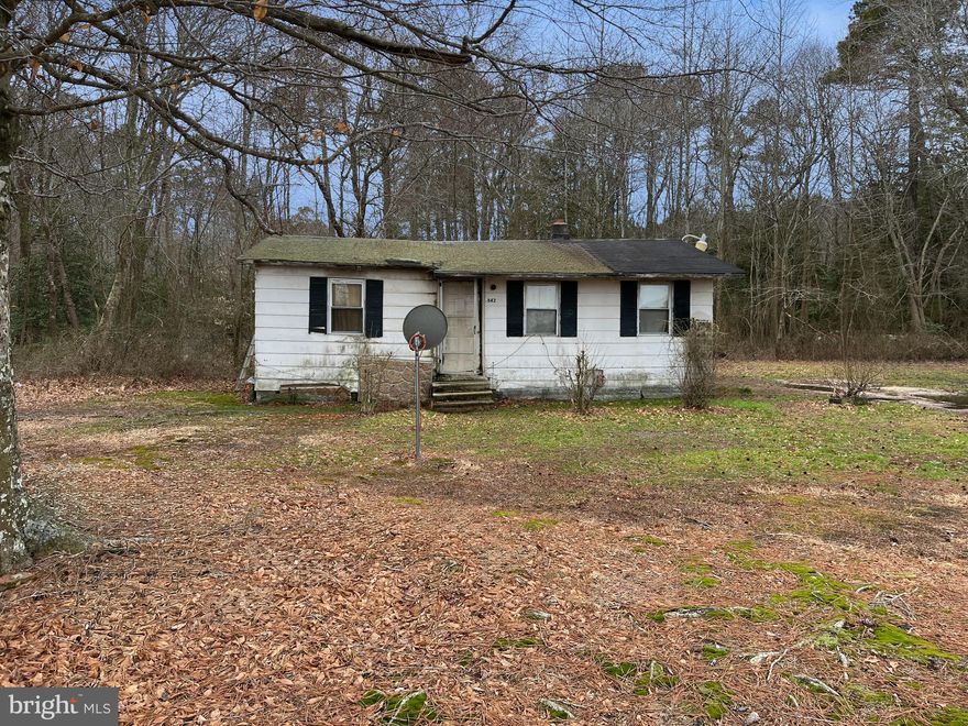 Terrific and super private one acre building lot located just outside of town and close to the public boat ramp.
Build your dream home on this great piece of land surrounded by huge trees.