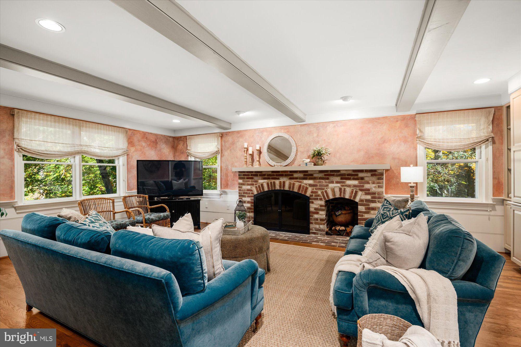 RIVER FALLS - Residential