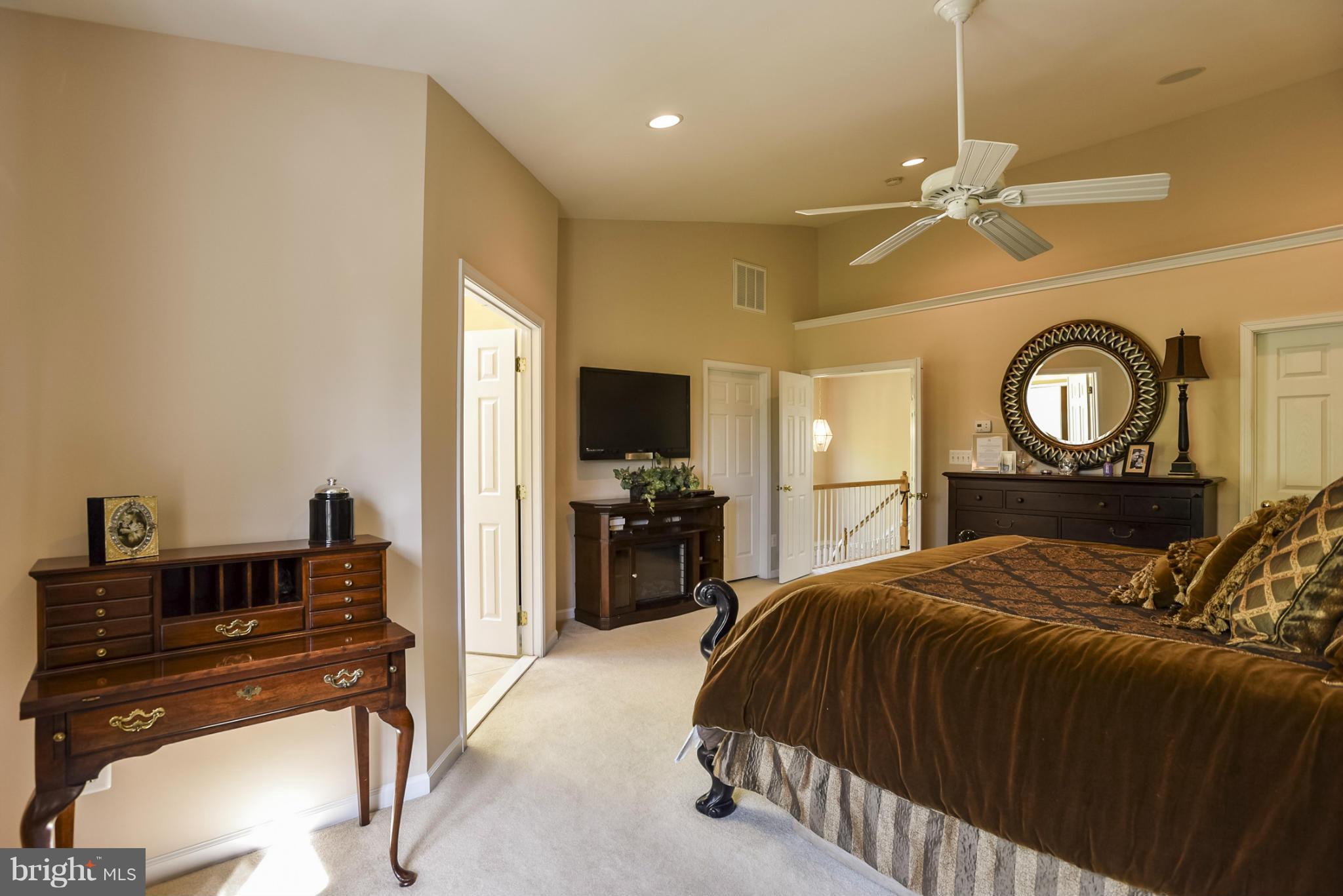 BELMONT COUNTRY CLUB - Residential Lease