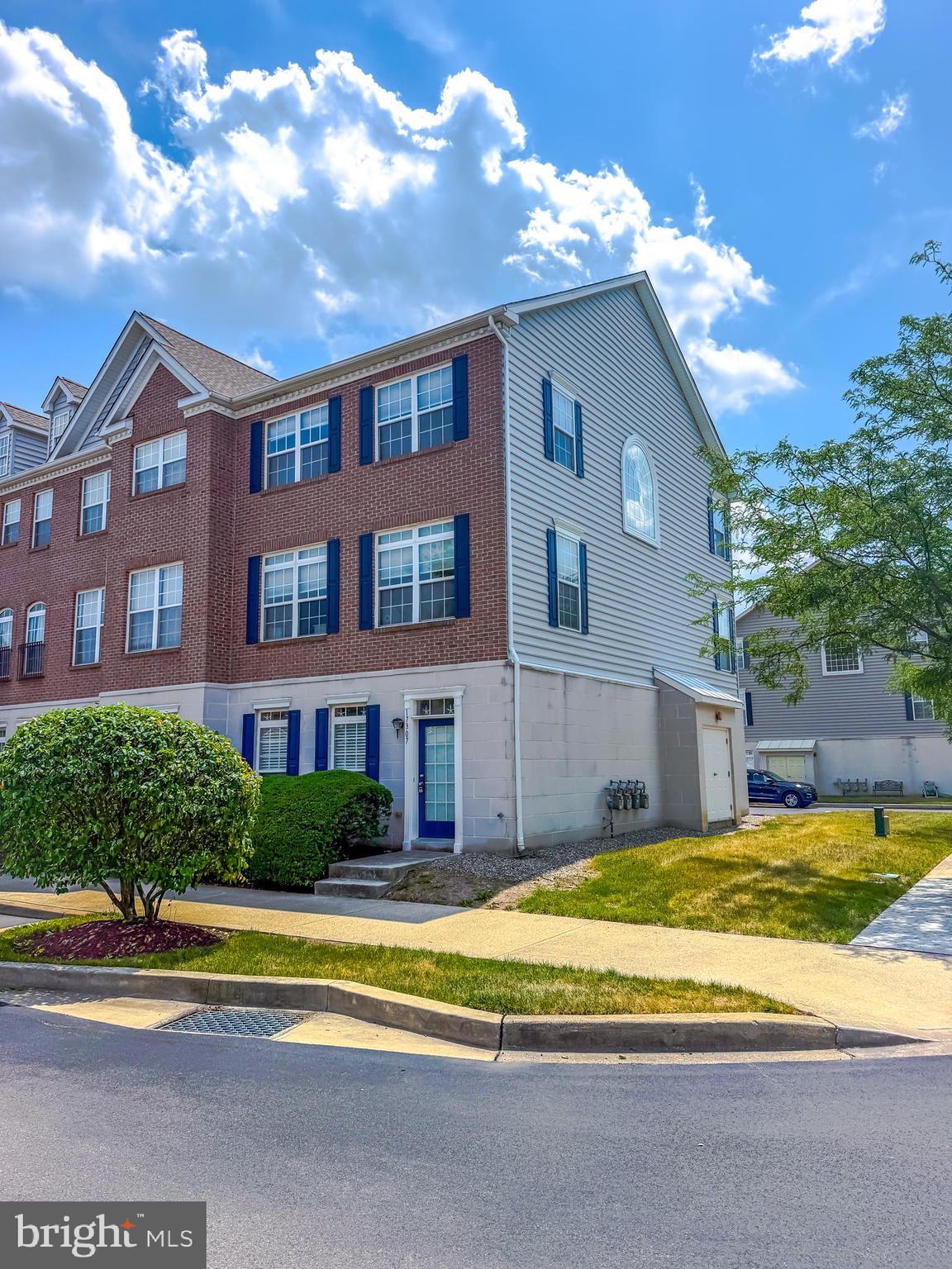 17307 N VILLAGE MAIN BLVD