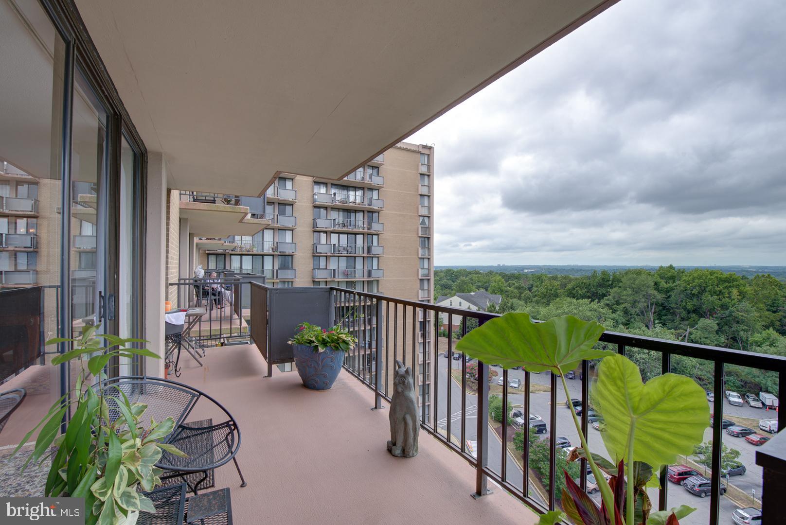 TOWERS IN WESTCHESTER PARK - Residential