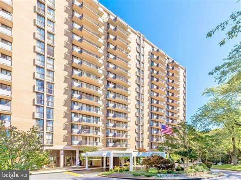 TOWERS IN WESTCHESTER PARK - Residential