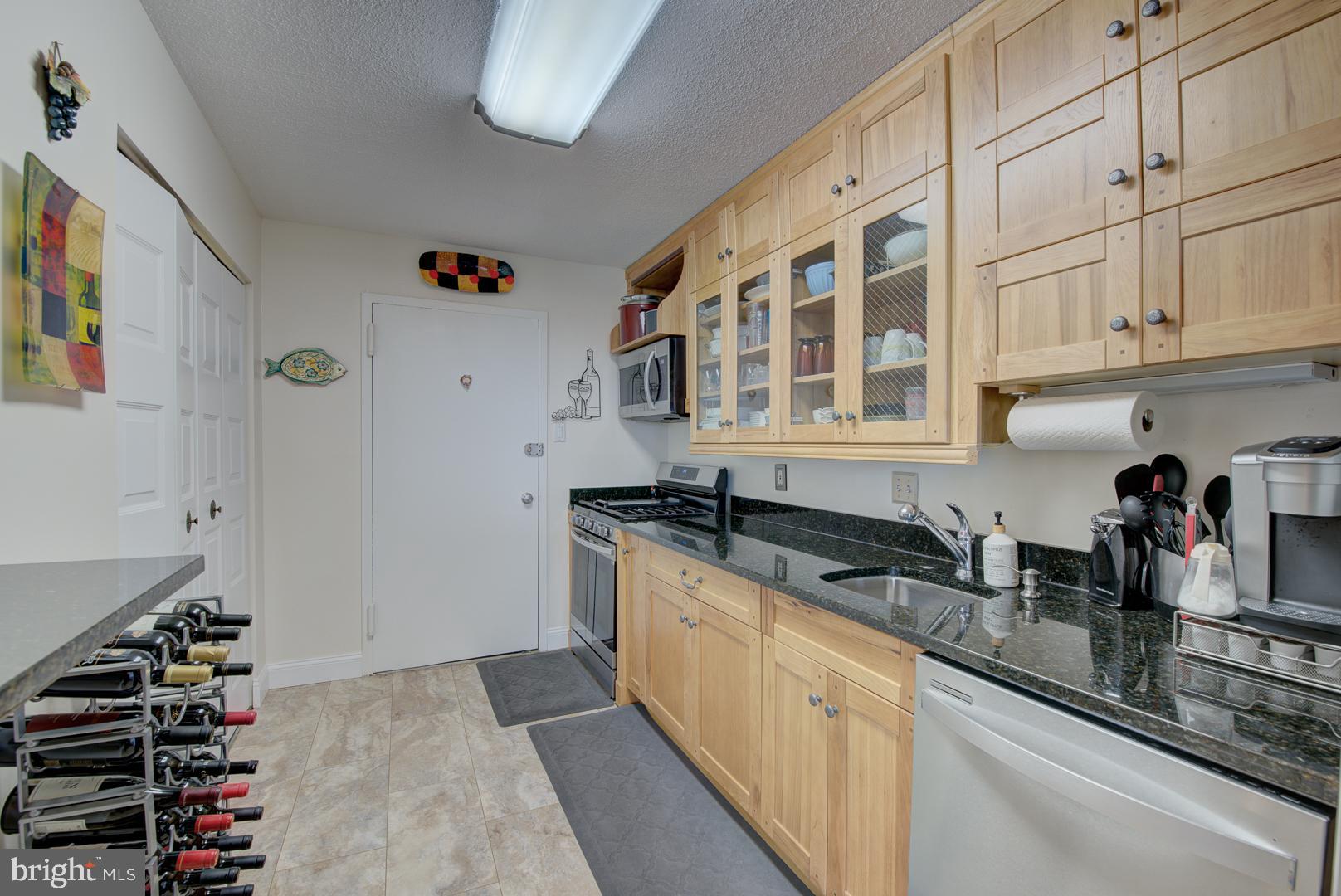 TOWERS IN WESTCHESTER PARK - Residential