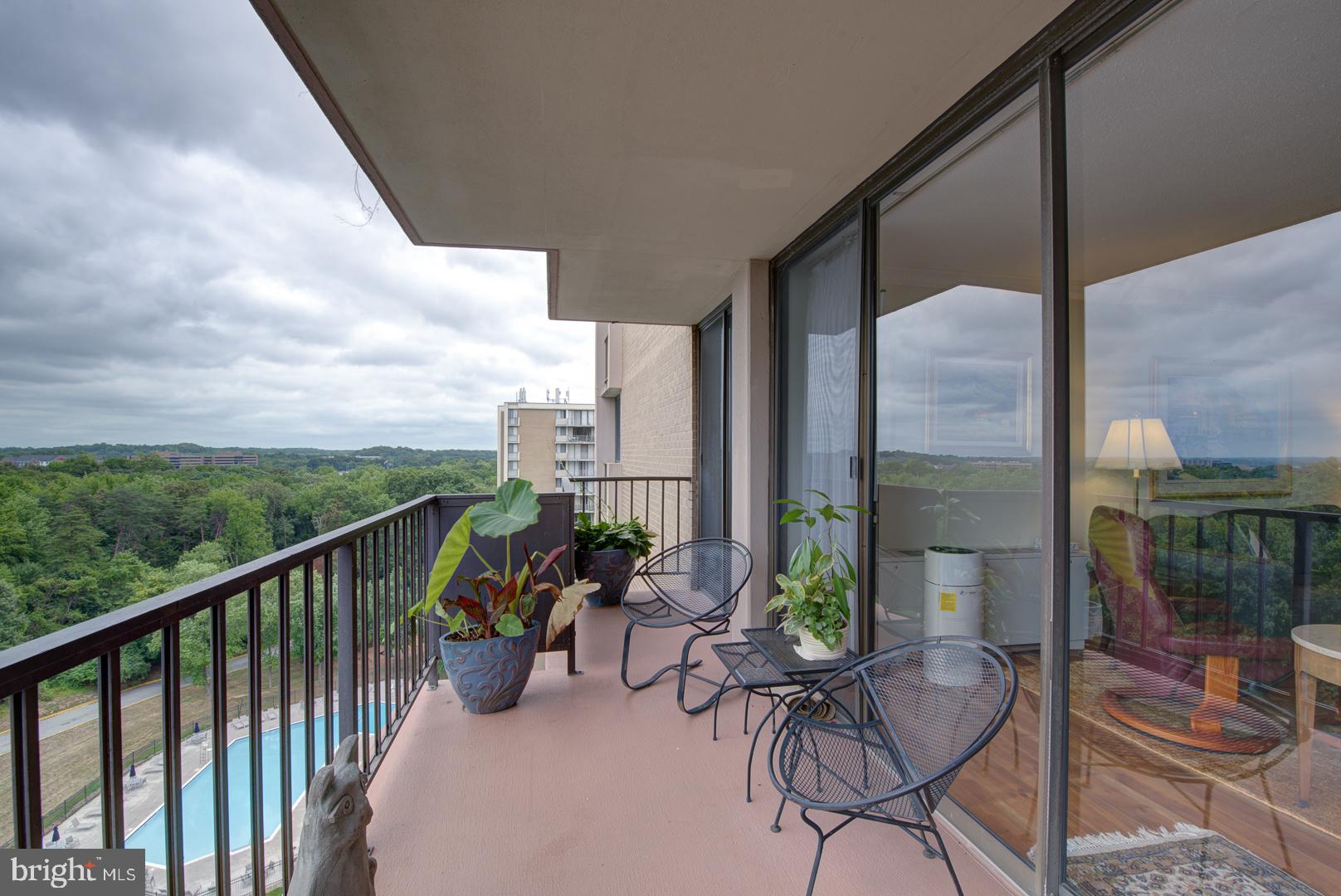 TOWERS IN WESTCHESTER PARK - Residential