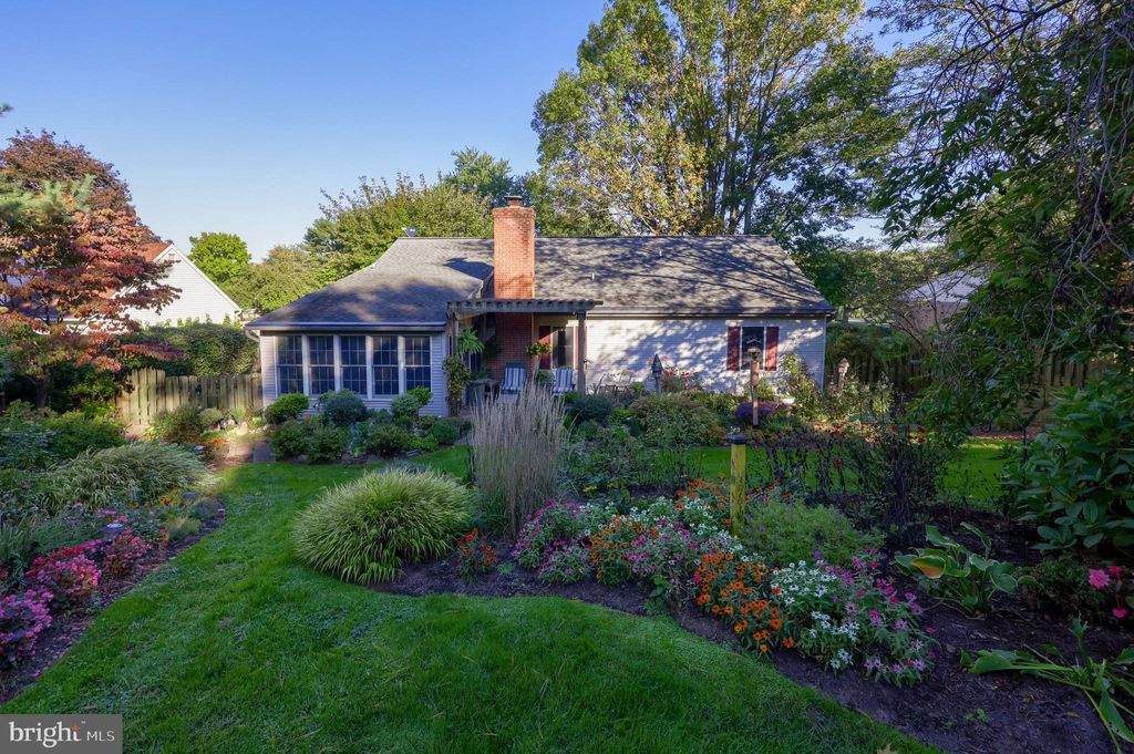 Photo of 1829 Amity Drive, Lancaster, PA 17601 (MLS # PALA2059174)