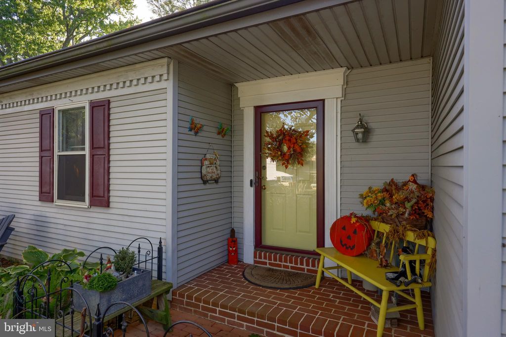 Photo of 1829 Amity Drive, Lancaster, PA 17601 (MLS # PALA2059174)