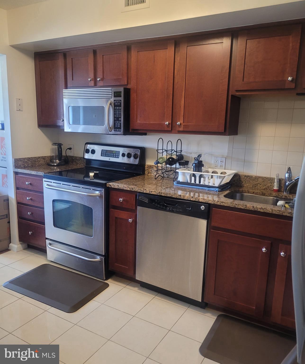 RENAISSANCE AT TYSONS - Residential Lease