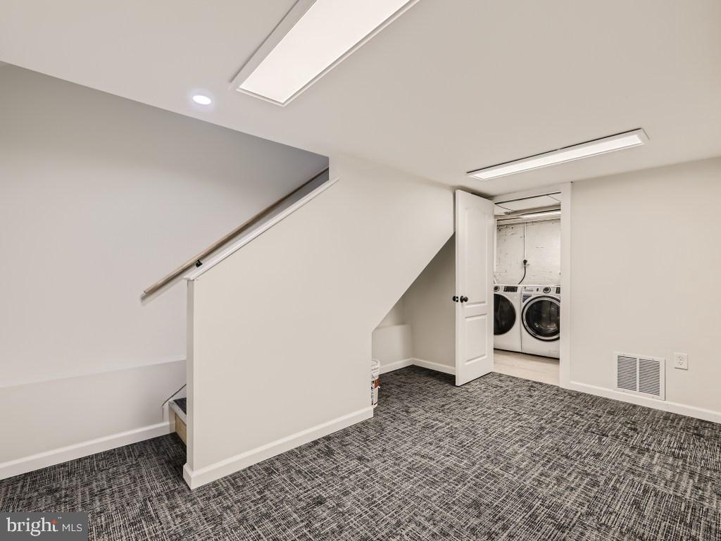 LOCUST POINT - Residential Lease